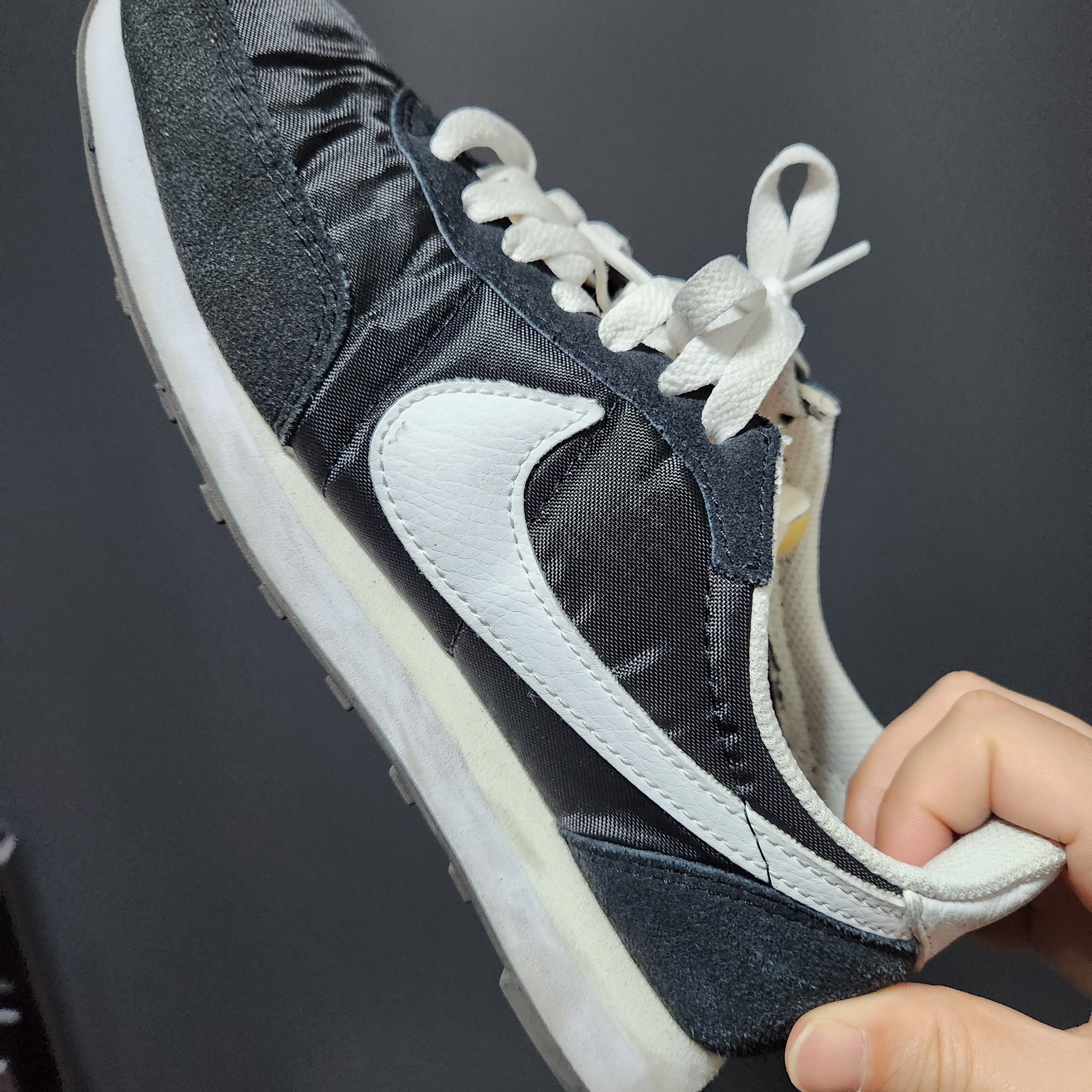 Nike Waffle Trainer 2 Black White 착용 스타일