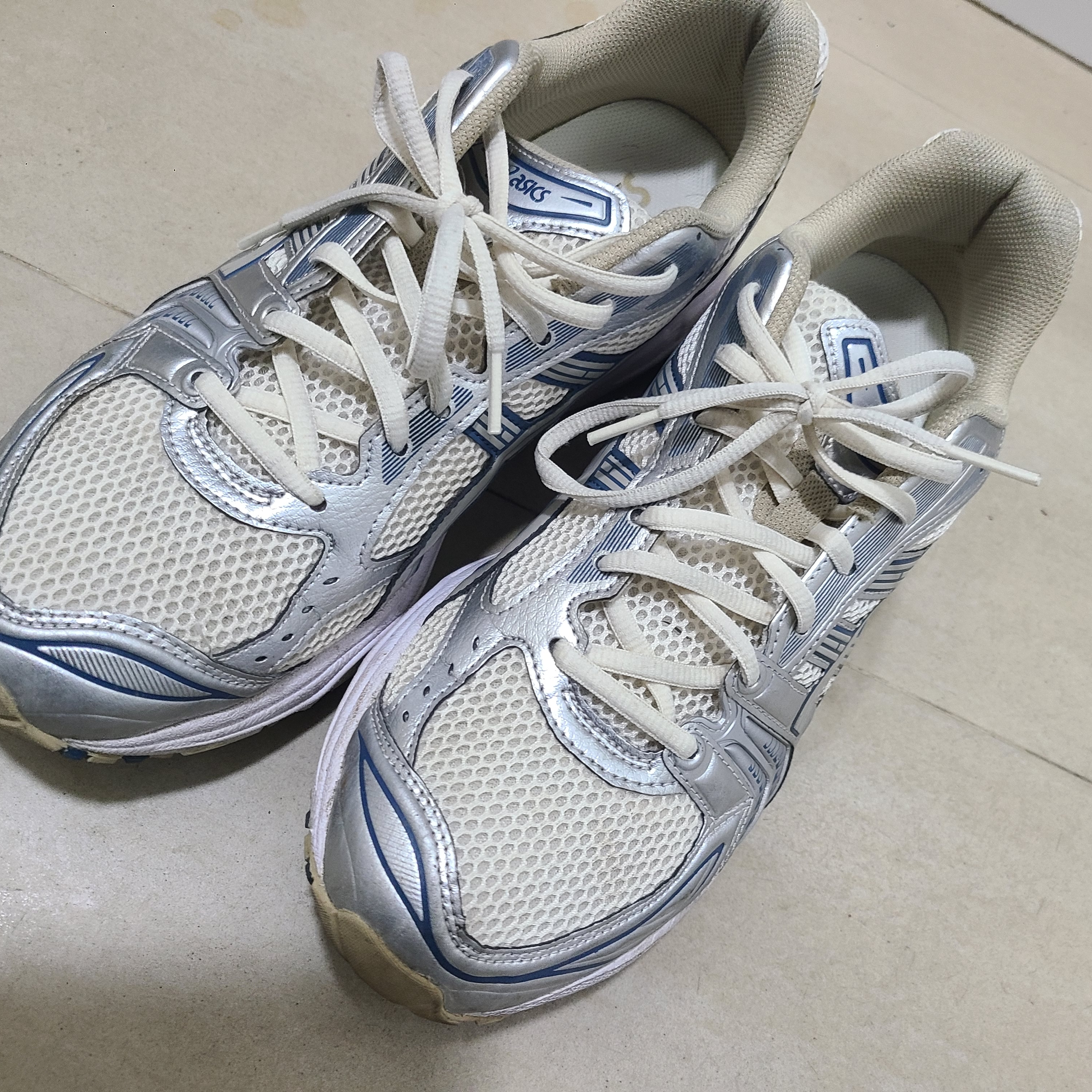 Asics Gel-Kayano 14 Cream Pure Silver 착용 스타일