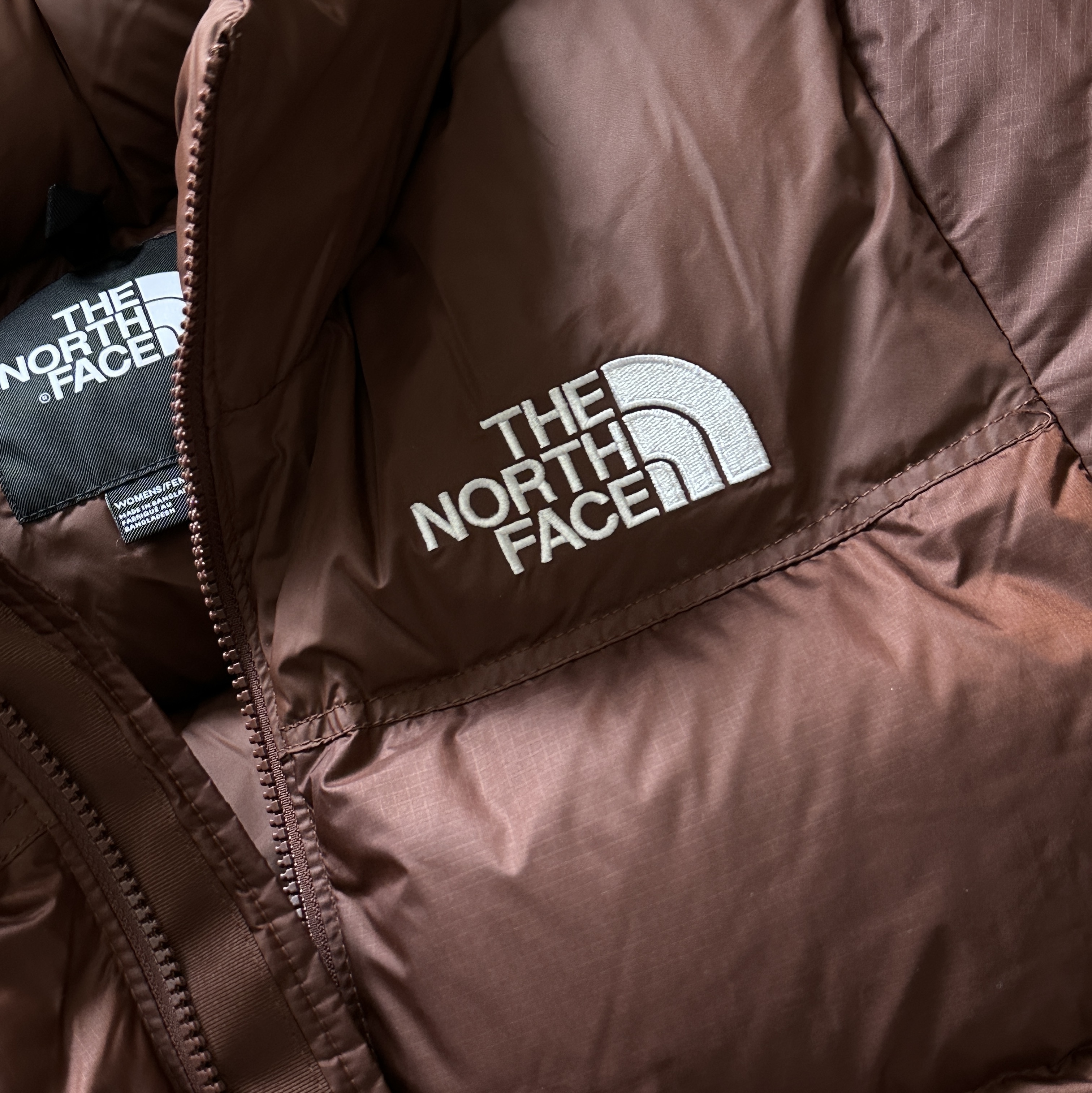 (W) The North Face 1996 Retro Nuptse Jacket Dark Oak 착용 스타일
