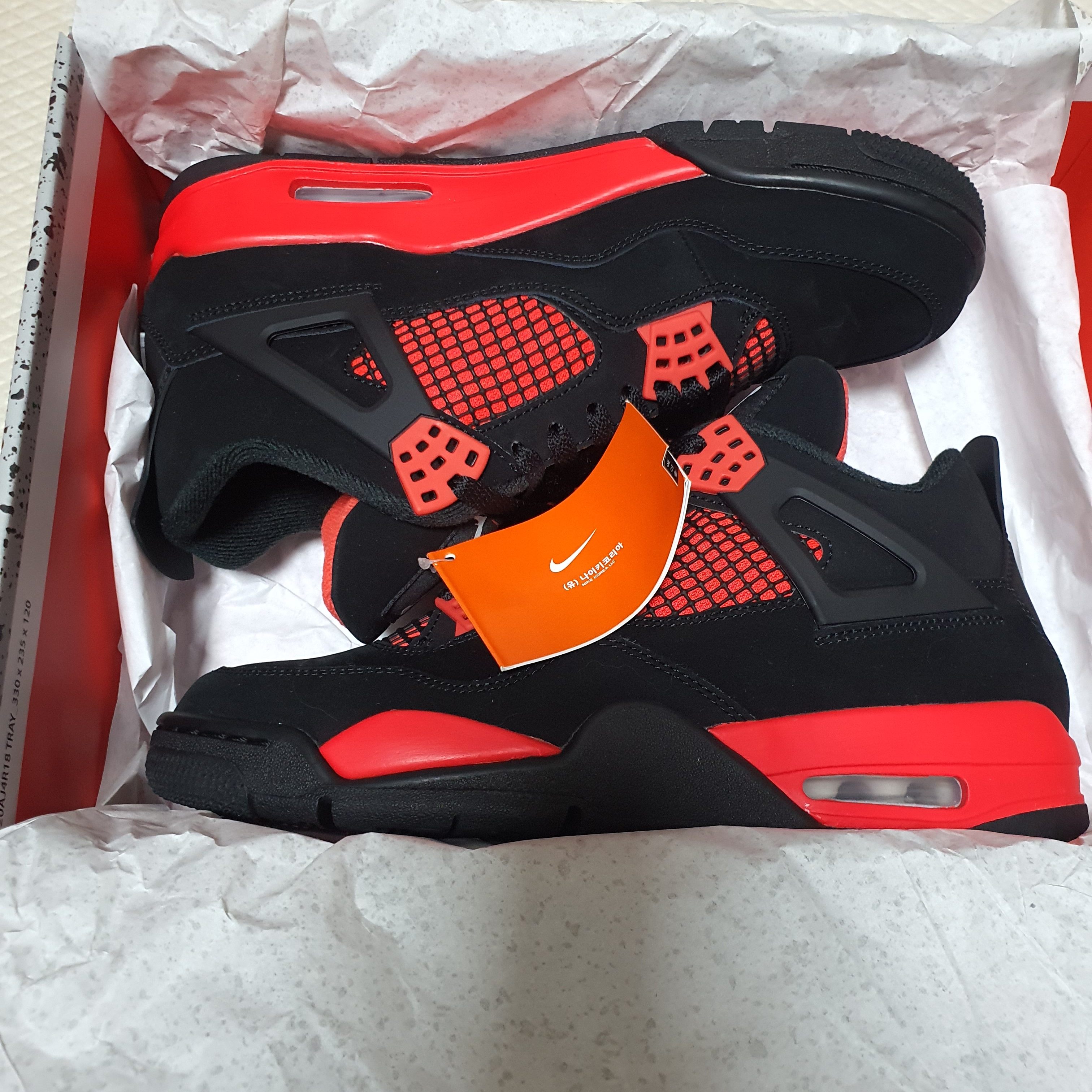 Jordan 4 Retro Crimson 착용 스타일 - 1