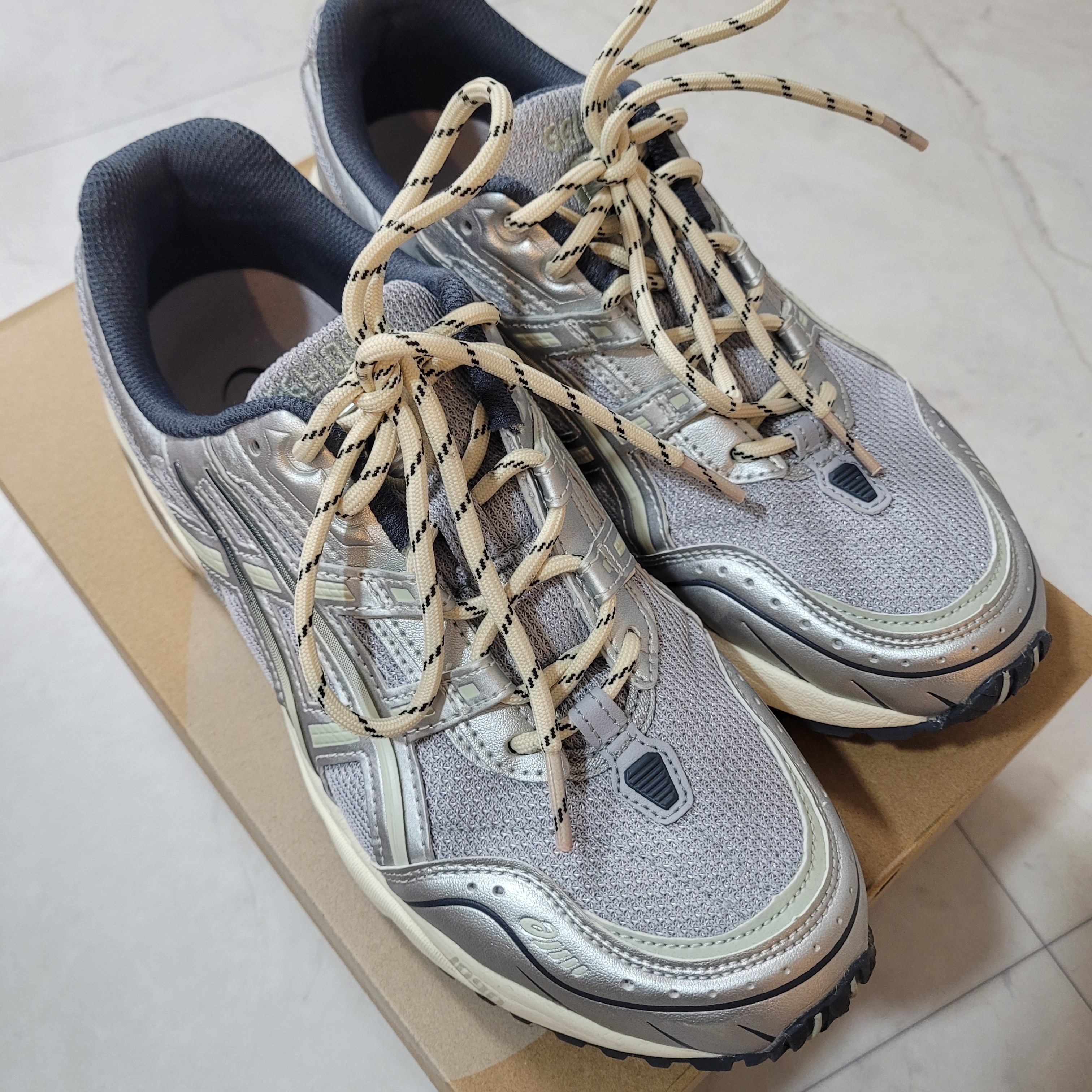 Asics Gel-1090 Piedmont Grey 착용 스타일