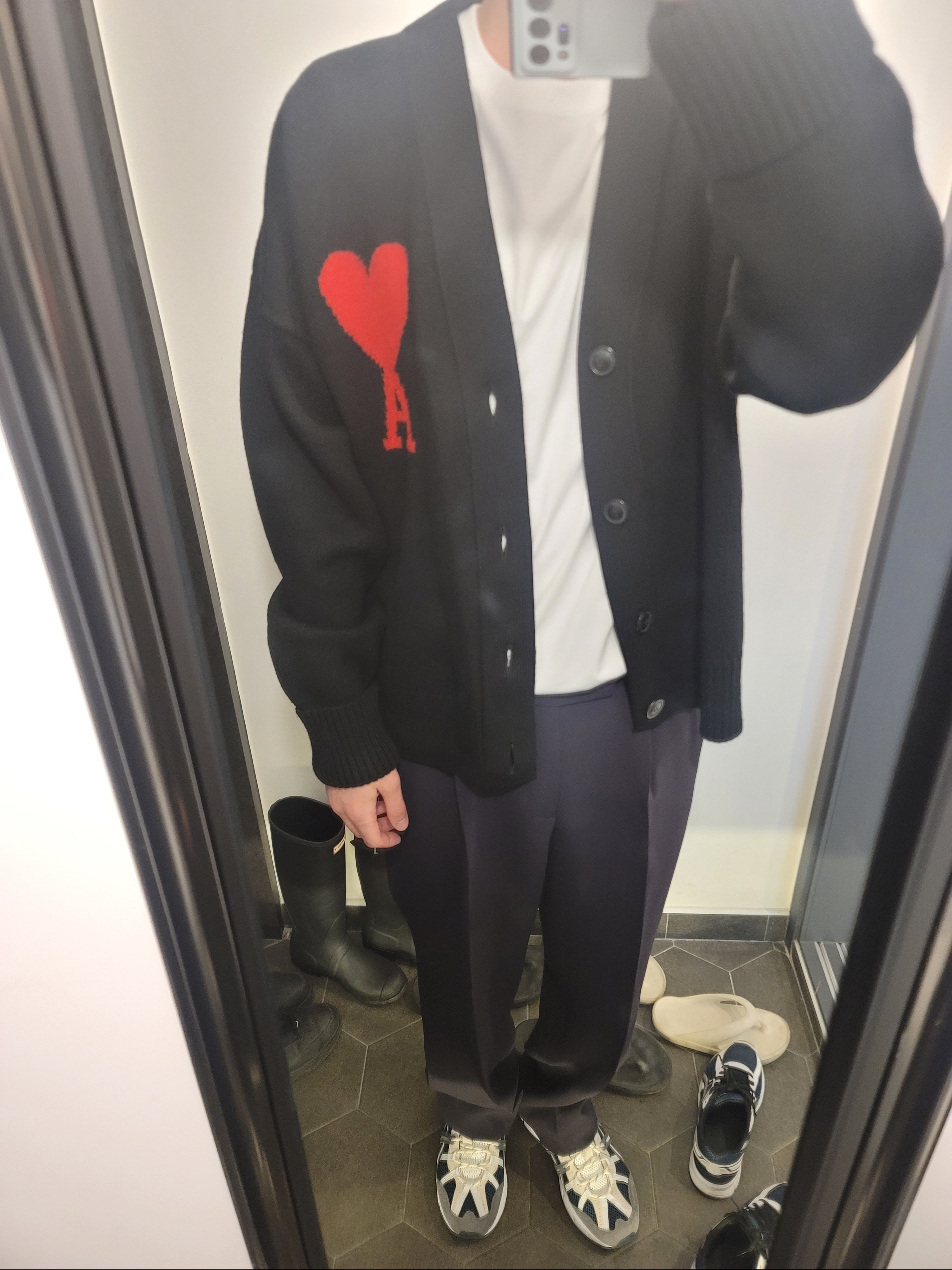 AMI de Coeur Oversize Intarsia Cardigan Black, Asics Gel-Sonoma 15-50 French Blue 착용 스타일