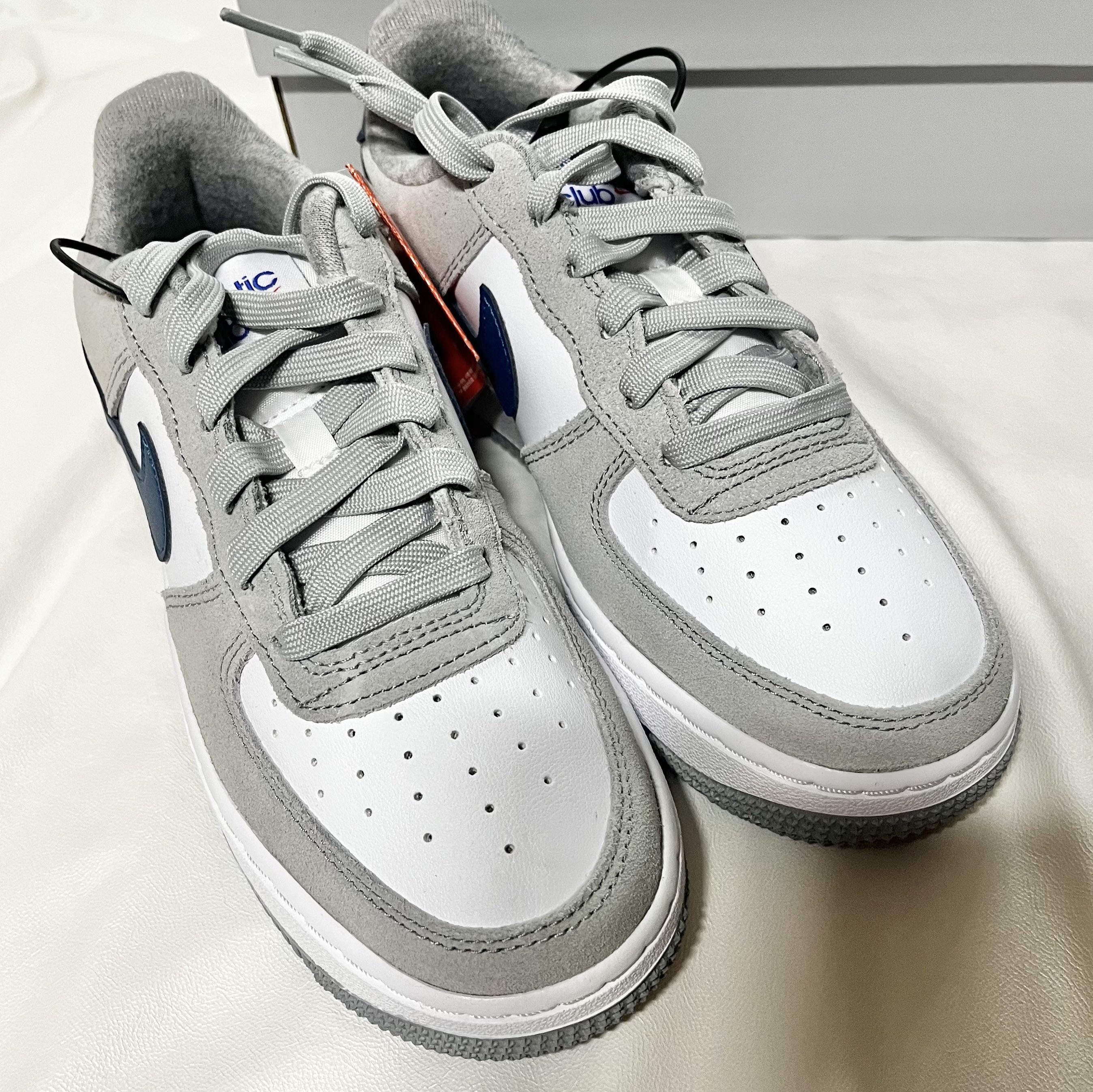 (GS) Nike Air Force 1 LV8 Athletic Club Light Smoke Grey Marina 착용 스타일