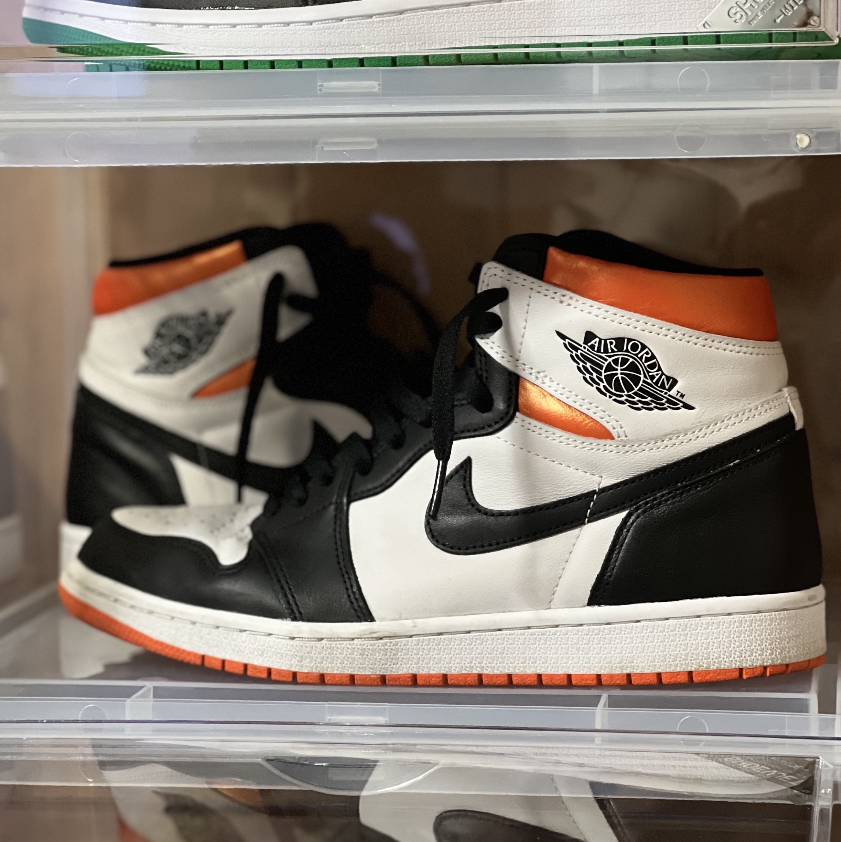 Jordan 1 Retro High OG Electro Orange 착용 스타일