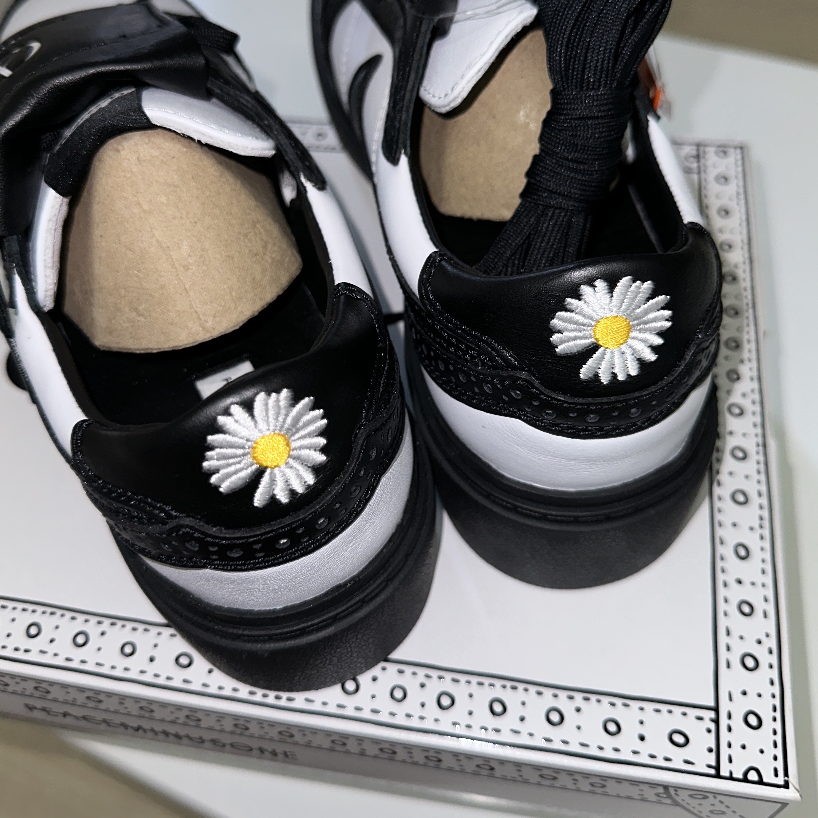 Nike x Peaceminusone Kwondo1 Black and White 착용 스타일 - 2