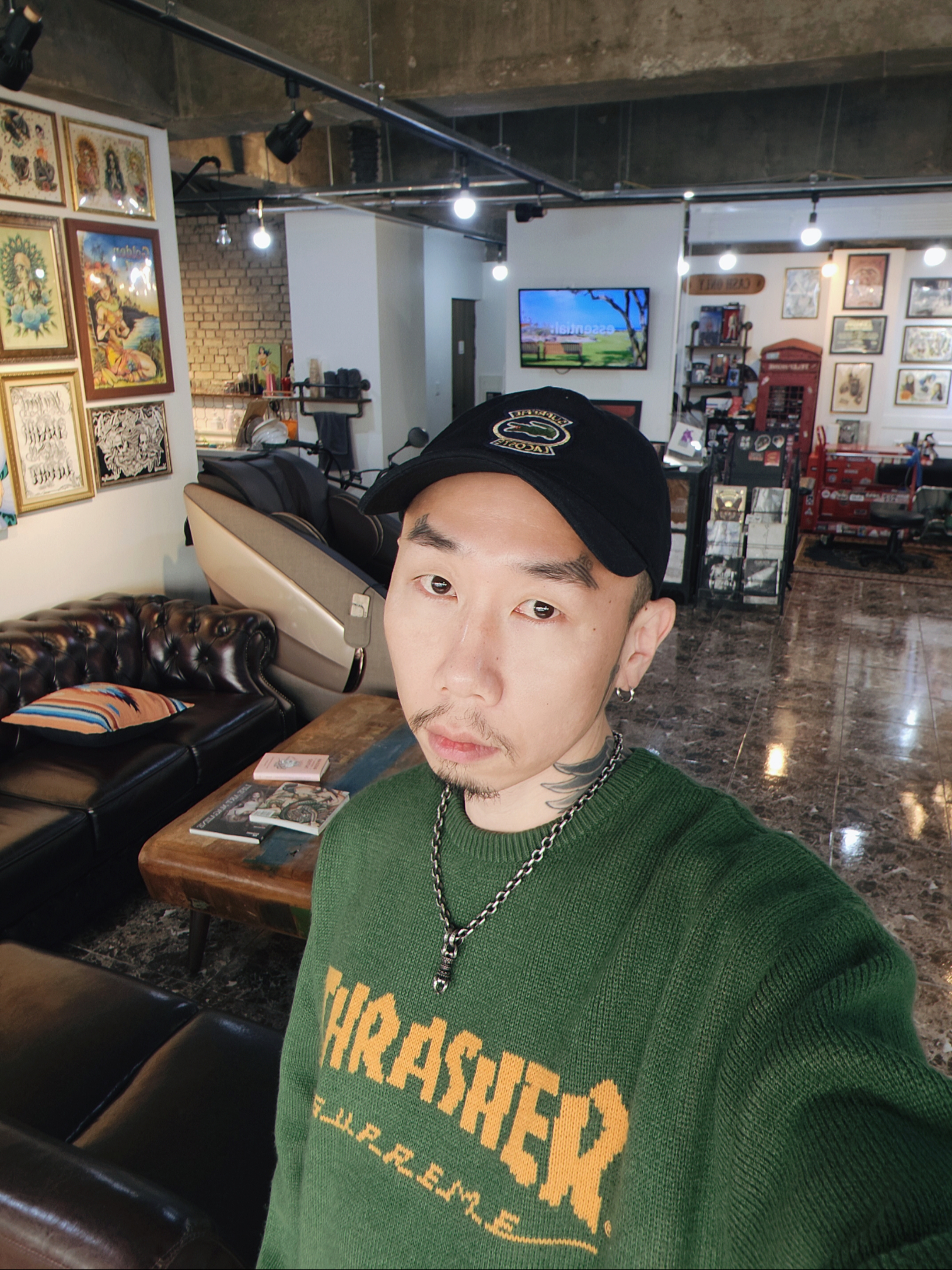Supreme x Burberry Denim 6-Panel Washed Blue - 22SS, Saint Mxxxxxx x Denim Tears Clown T-Shirt White - 23SS 착용 스타일 - 4