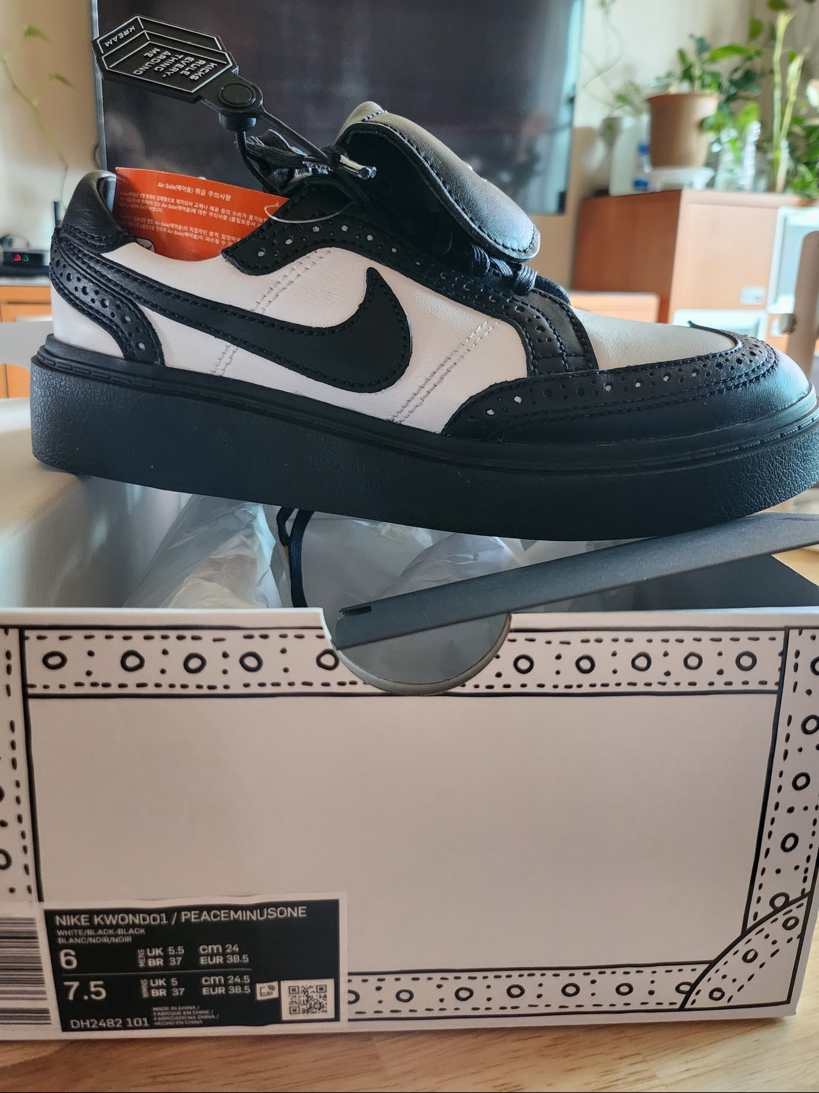 Nike x Peaceminusone Kwondo1 Black and White 착용 스타일 - 2