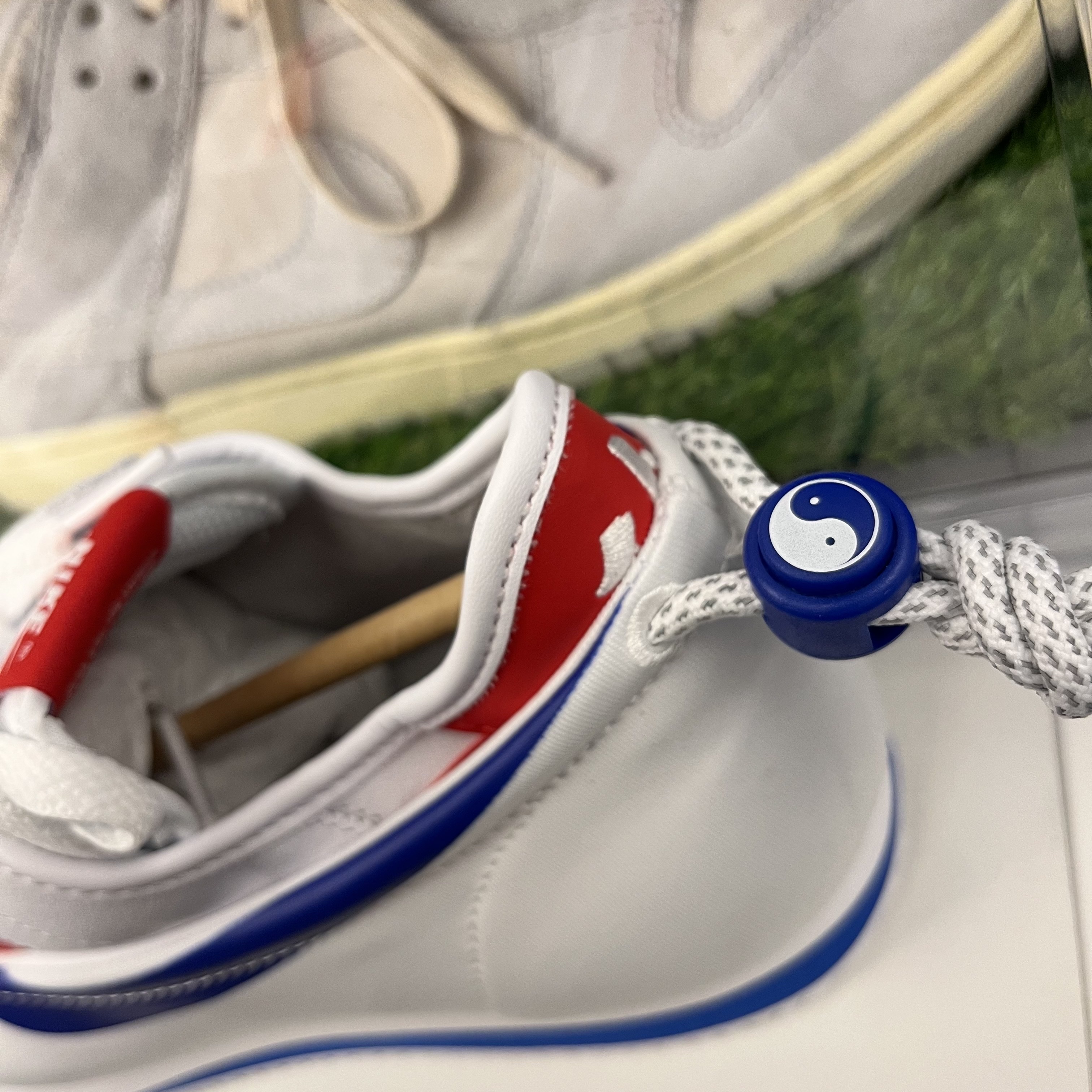 Nike x Clot Cortez SP White and Game Royal 착용 스타일 - 2