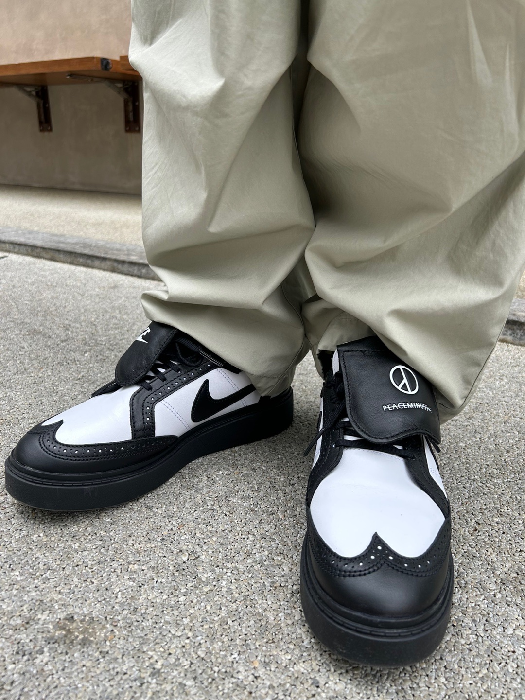 Nike x Peaceminusone Kwondo1 Black and White 착용 스타일 - 2