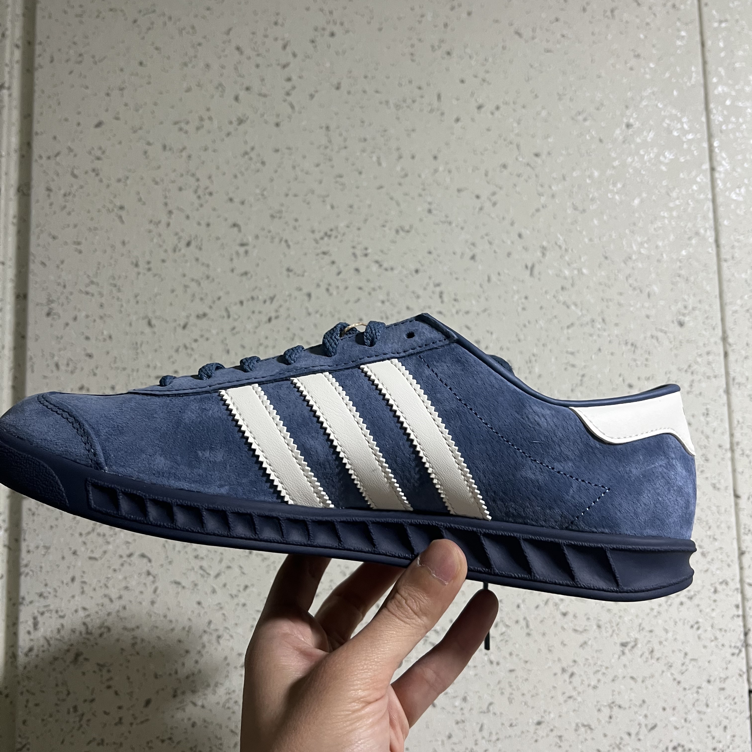 Adidas City Series Hamburg Wonder Steel Off White 착용 스타일 - 3