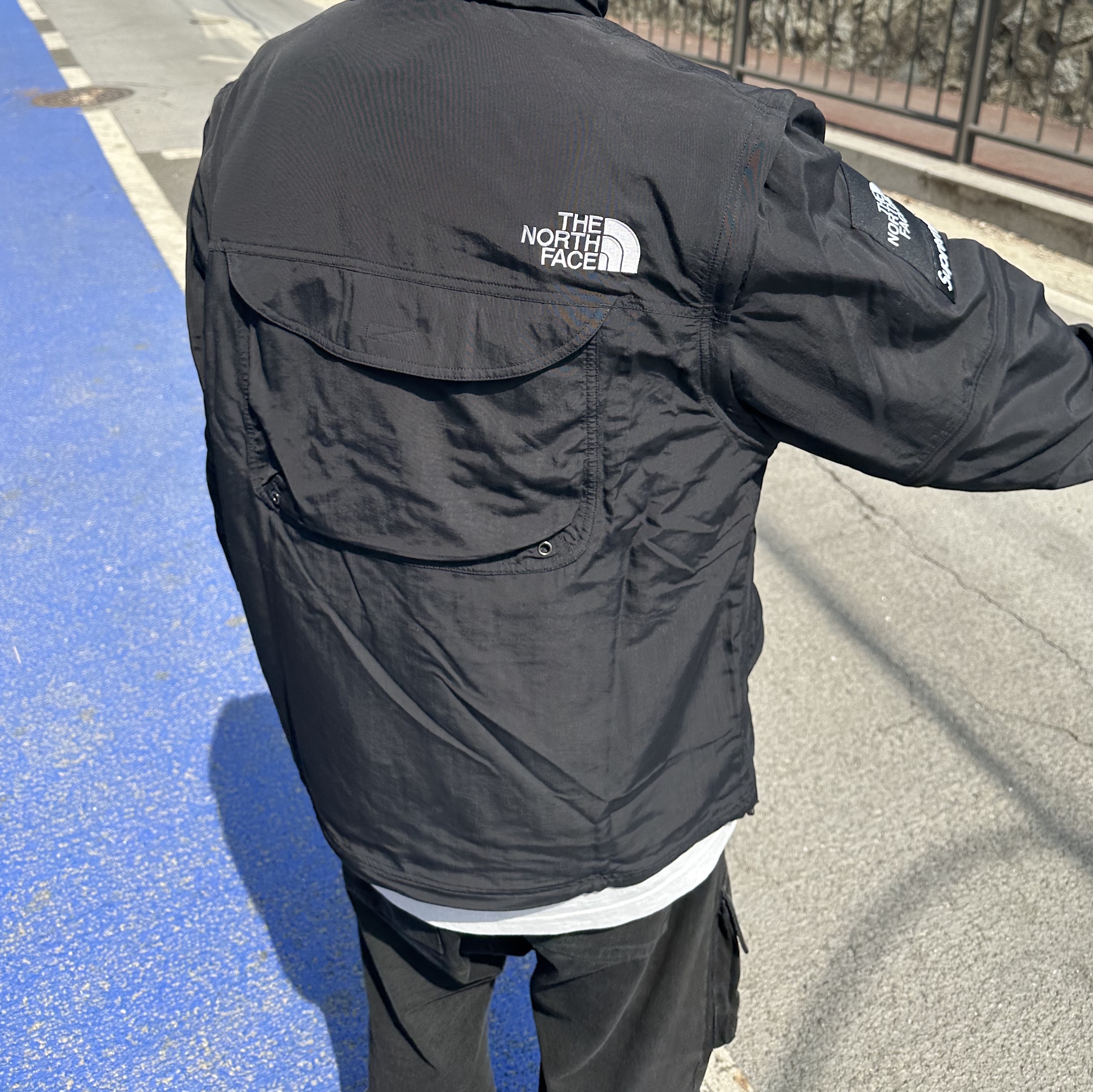 Supreme Kevlar Denim S Logo 6-Panel Black - 22SS, Supreme x The North Face Trekking Convertible Jacket Black - 22SS 착용 스타일 - 2