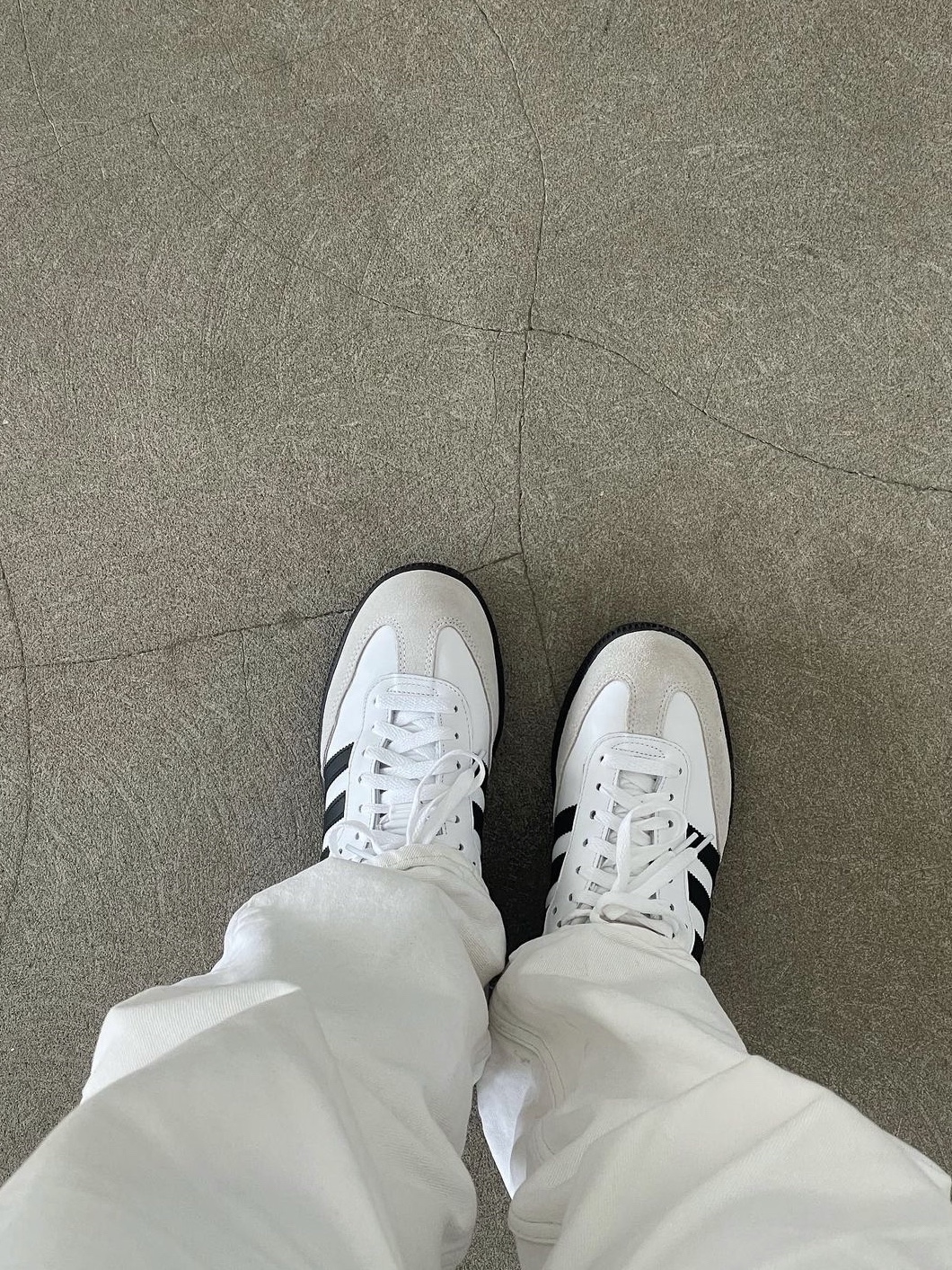 Adidas Samba Classic Cloud White 착용 스타일 - 3