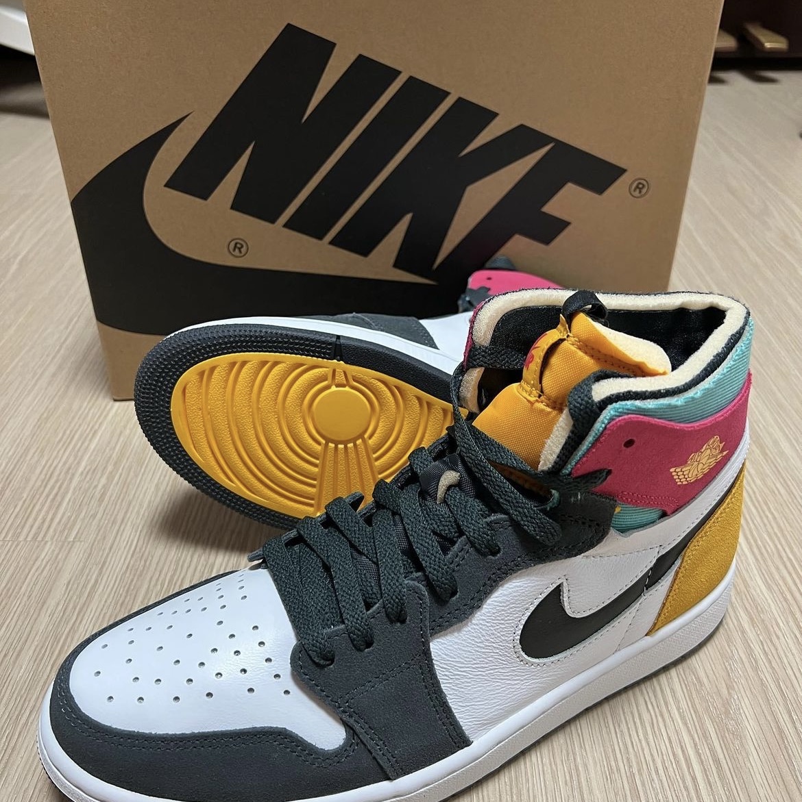 Jordan 1 Zoom Air CMFT Anthracite Pink Gold 착용 스타일