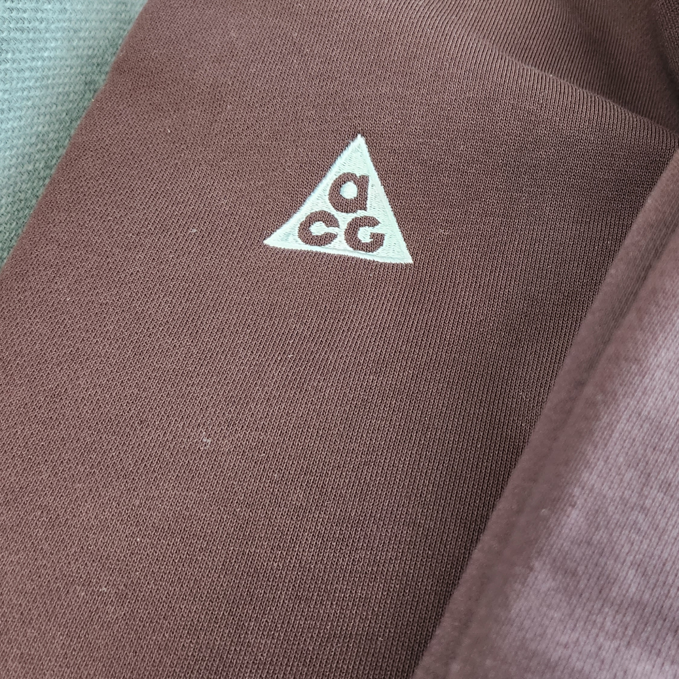 Nike ACG Therma-Fit Crew Fleece Sweatshirt Earth - Asia 착용 스타일