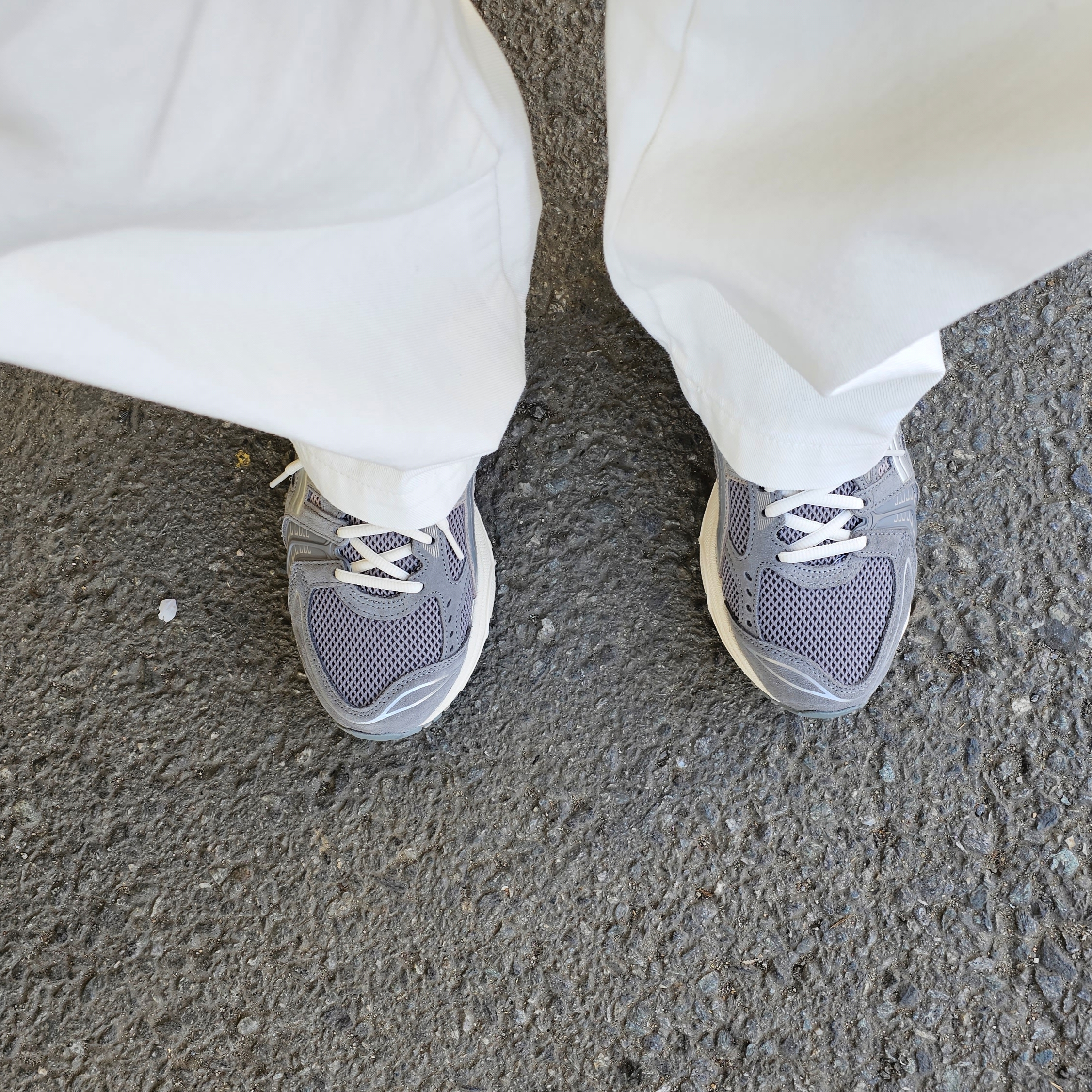 Asics Gel-Kayano 14 Clay Grey Pure Silver 착용 스타일 - 2