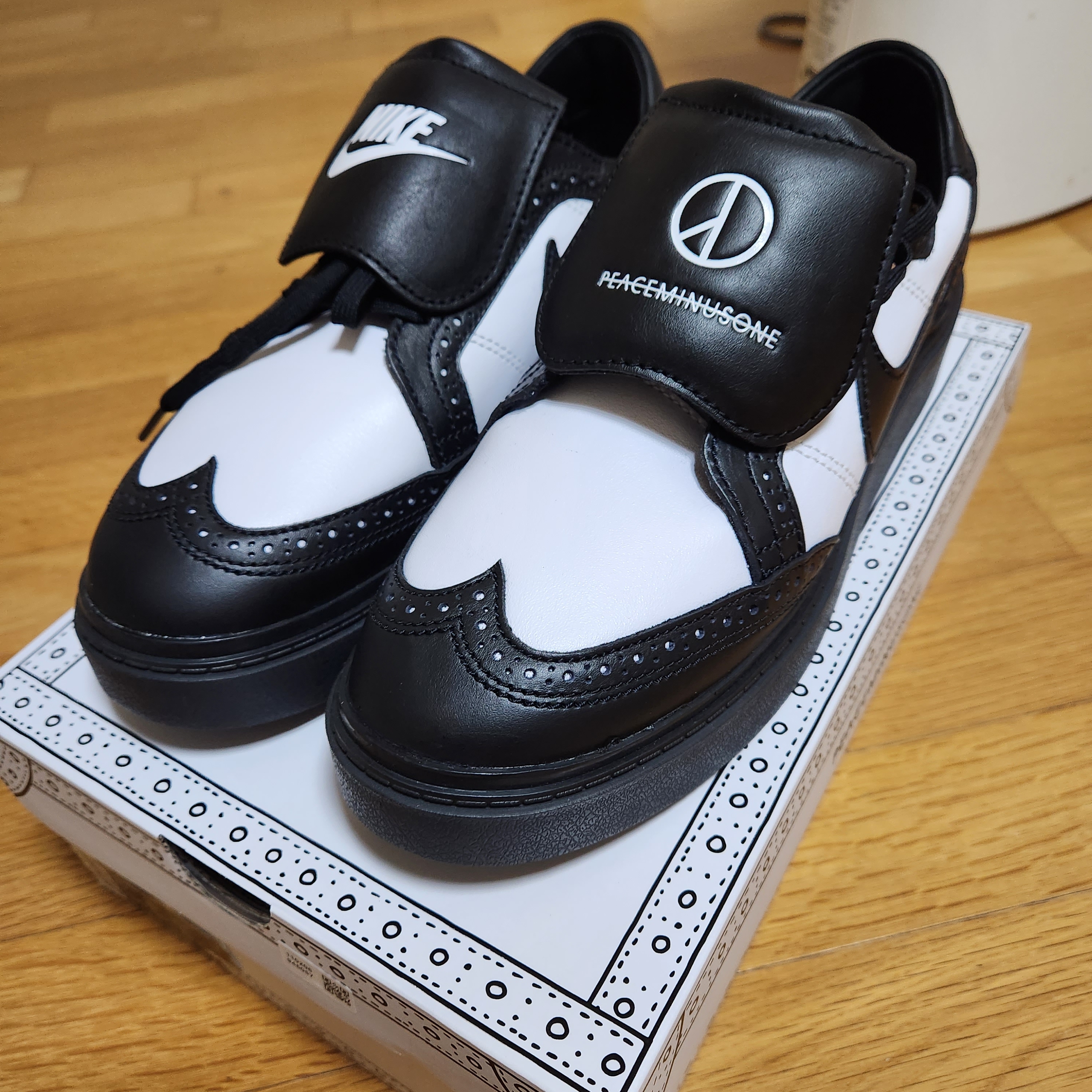 Nike x Peaceminusone Kwondo1 Black and White 착용 스타일 - 4