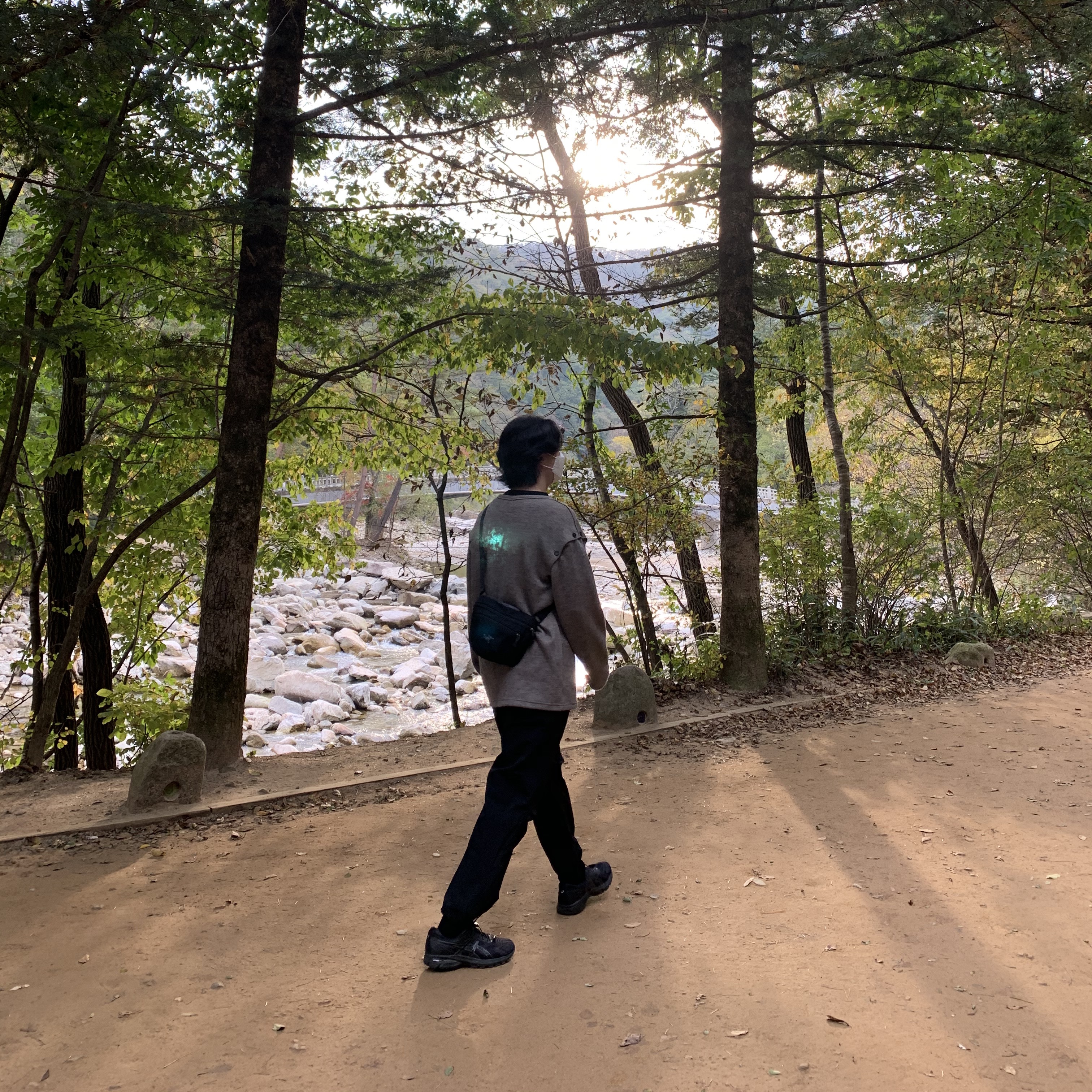 Arc'teryx Mantis 1 Waistpack Black, Asics Jog 100 S Black - 2E Wide 착용 스타일