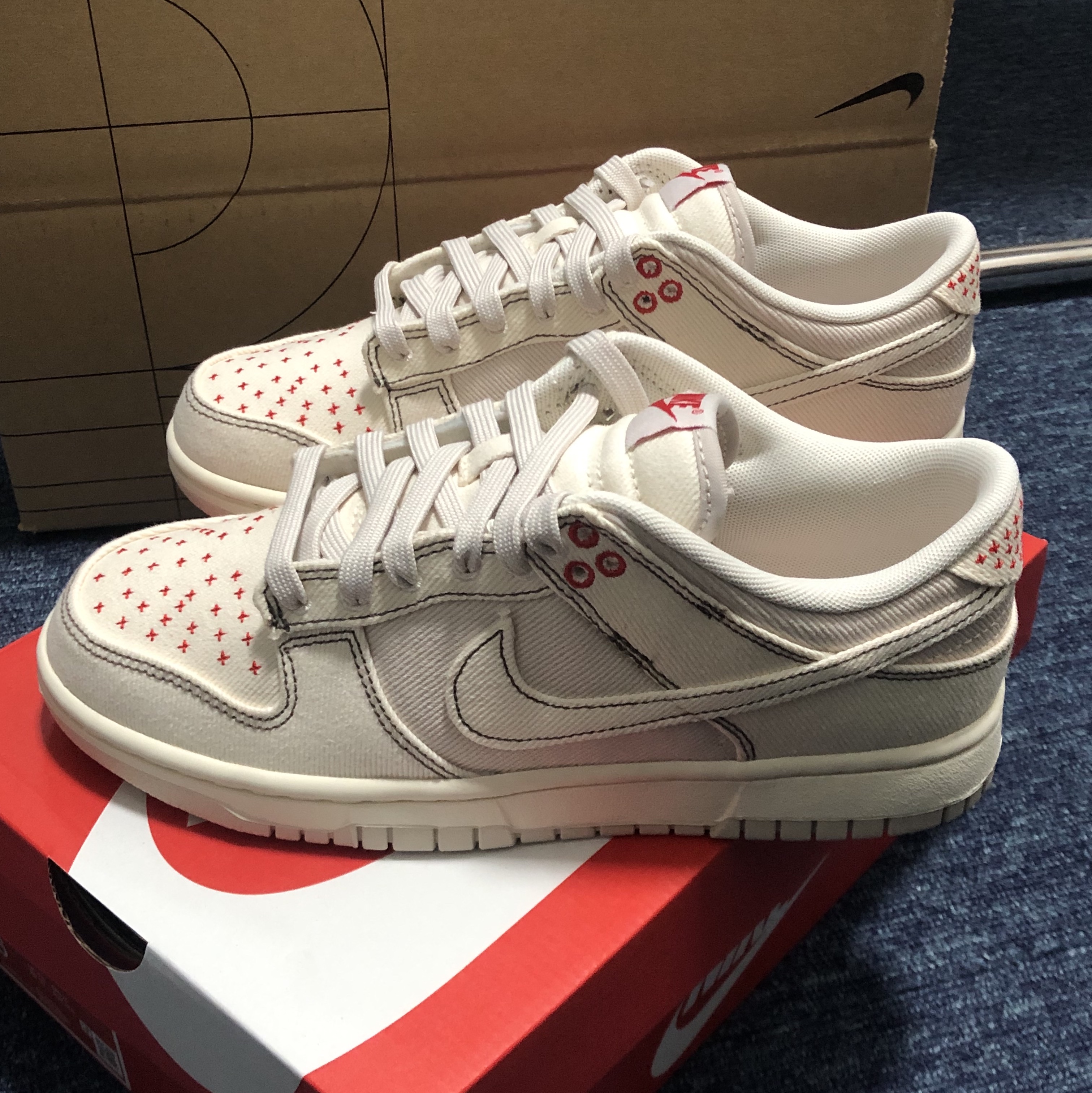 Nike Dunk Low Beige Red 착용 스타일