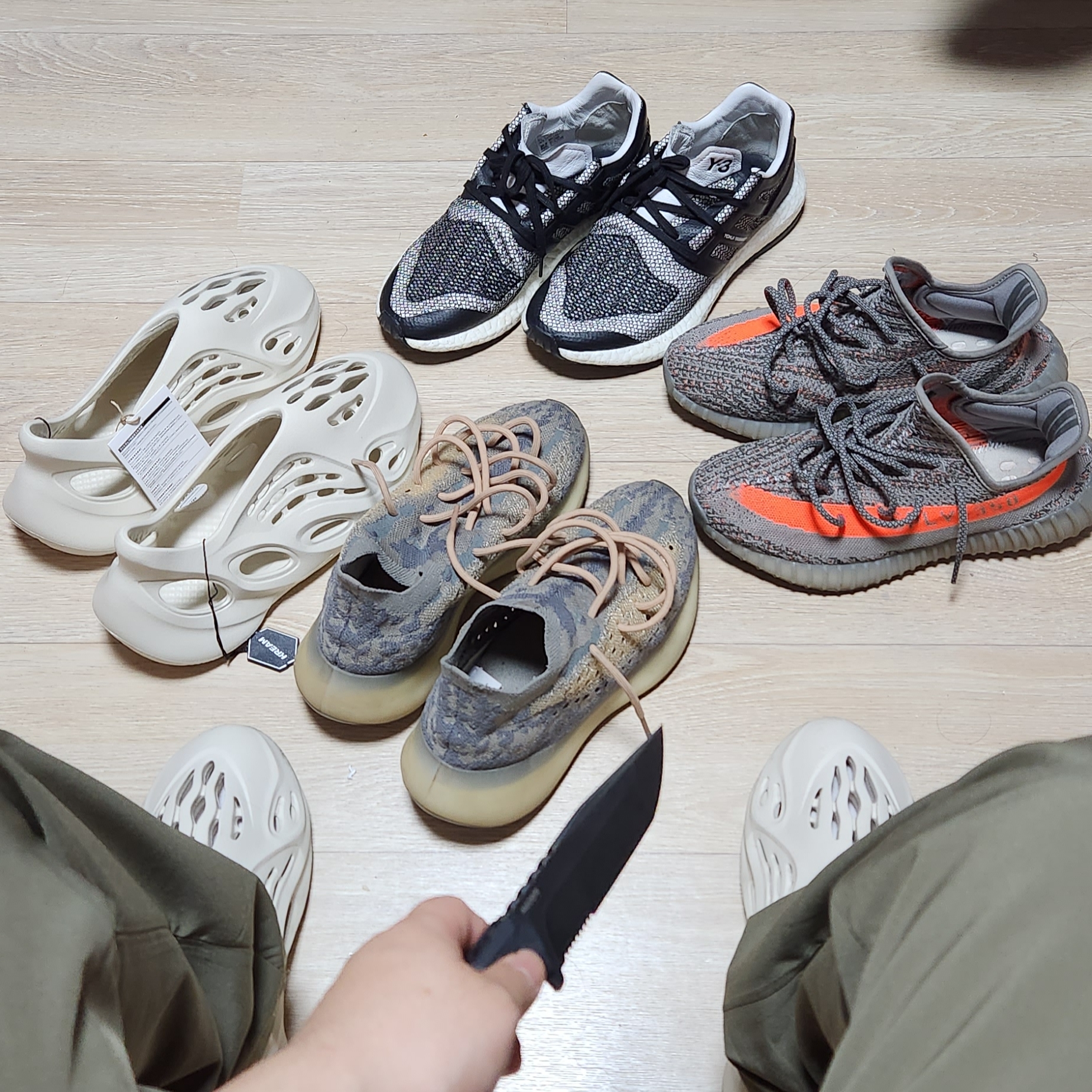 Adidas Yeezy Foam RNNR Sand, Y-3 Pureboost White Black 착용 스타일