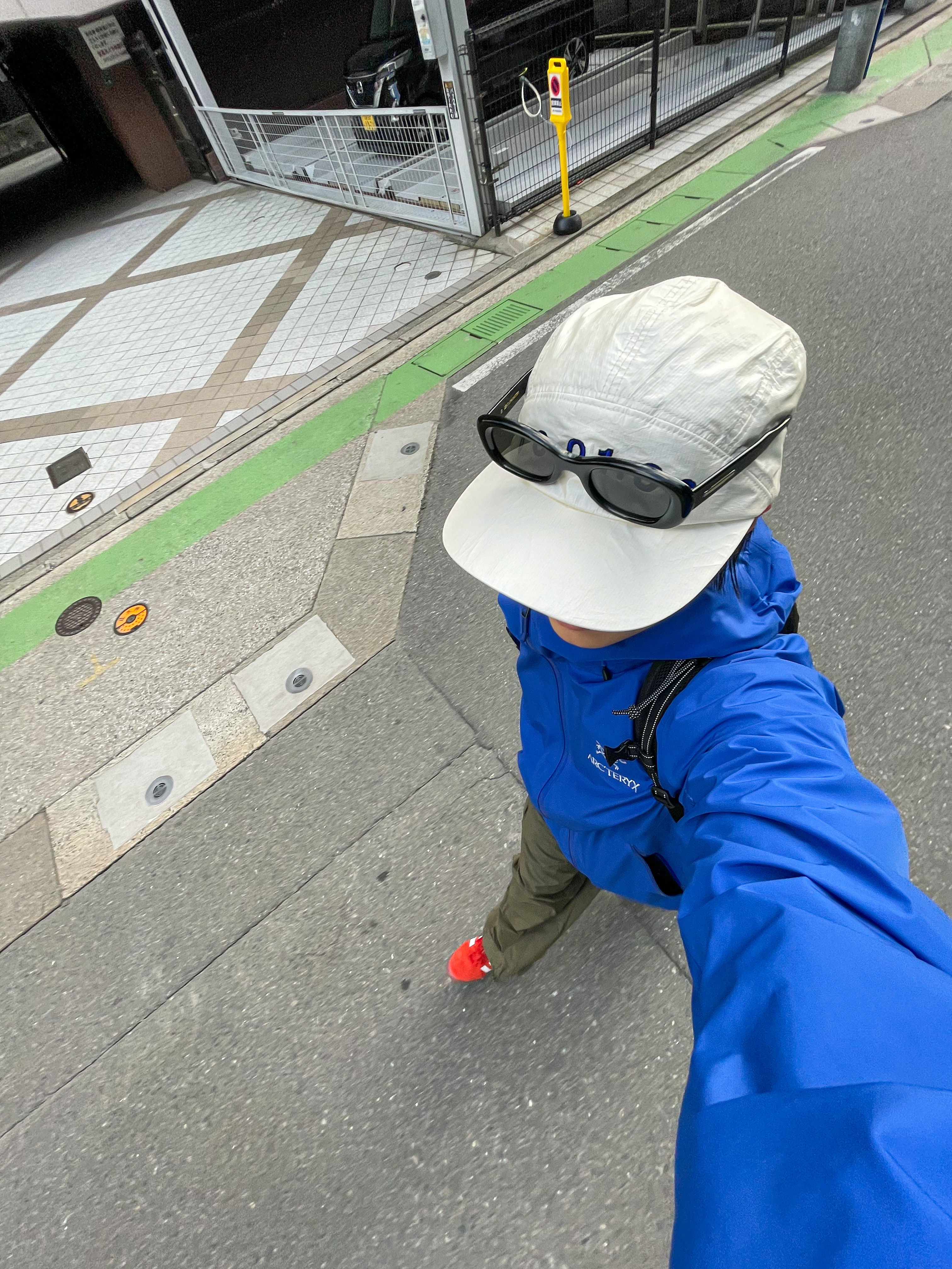 Arc'teryx Beta LT Jacket Vitality, (W) Adidas Gazelle Indoor Bold Orange Cloud White 착용 스타일 - 3