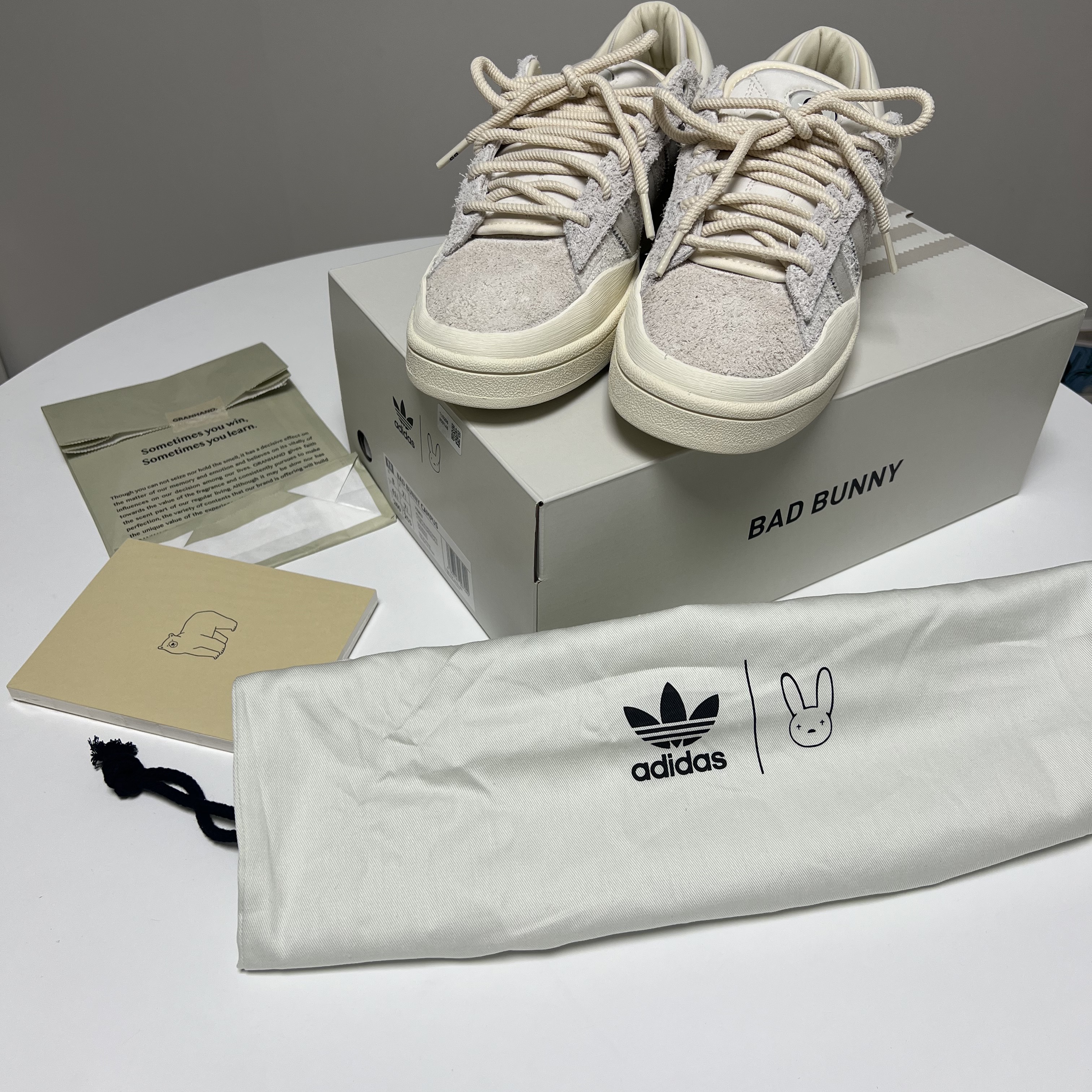 Adidas x Bad Bunny Campus Light Cloud White 착용 스타일 - 1