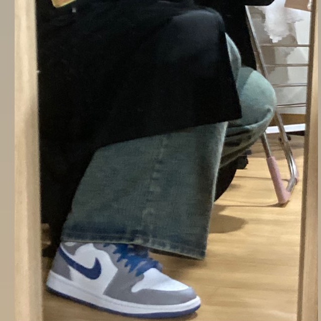 Jordan 1 Mid Cement Grey True Blue 착용 스타일