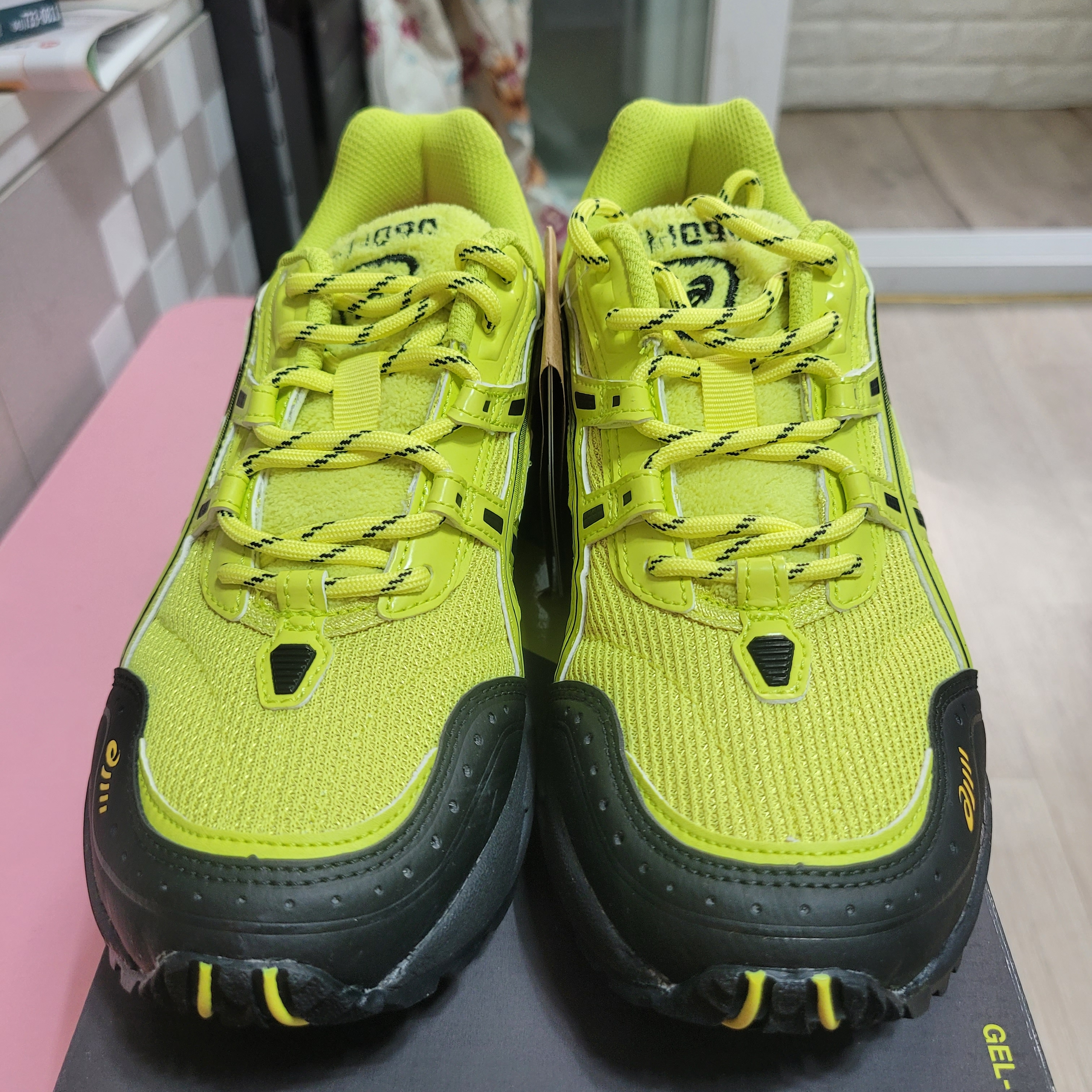 Asics x IAB Studio Gel-1090 Lime 착용 스타일
