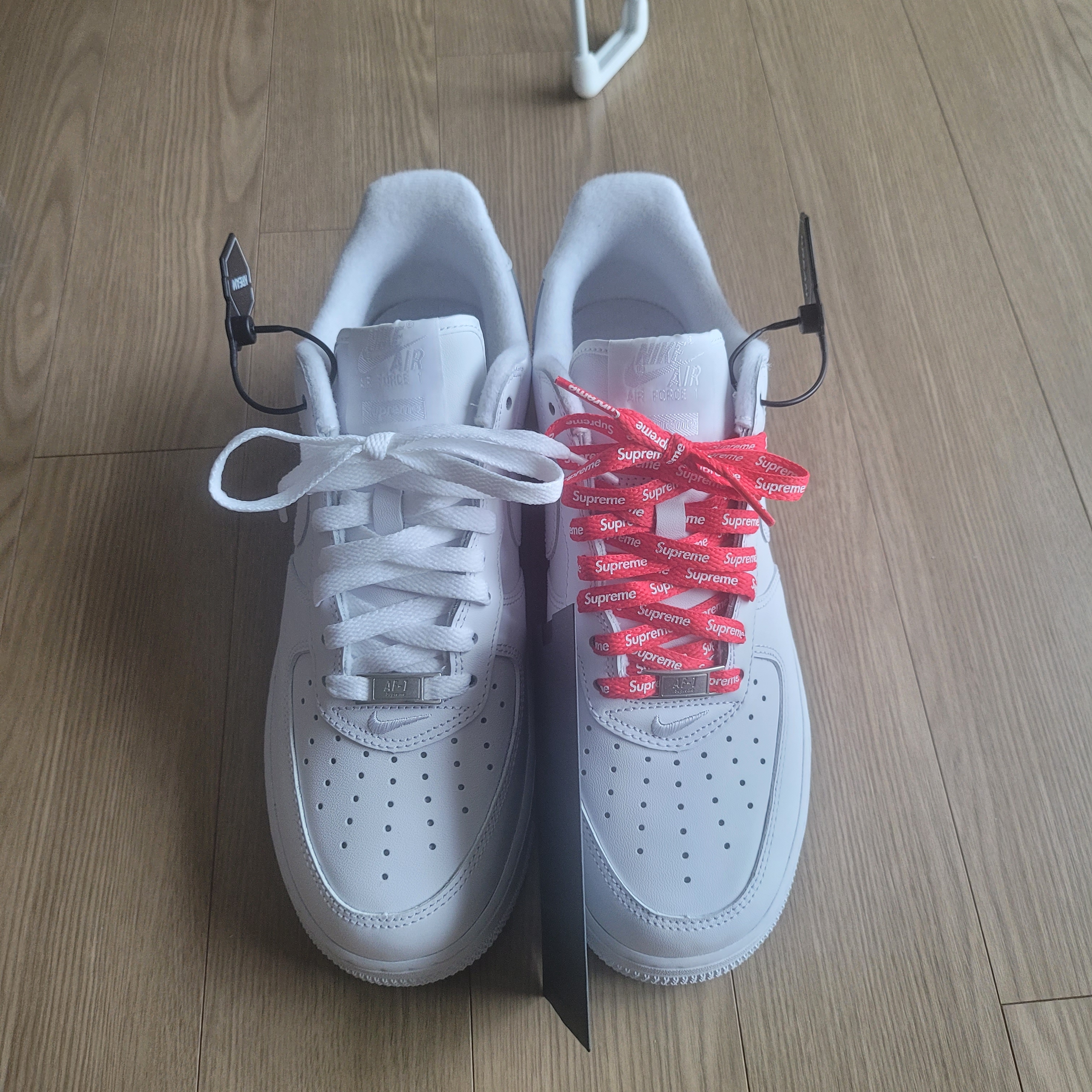 Nike x Supreme Air Force 1 Low White 착용 스타일