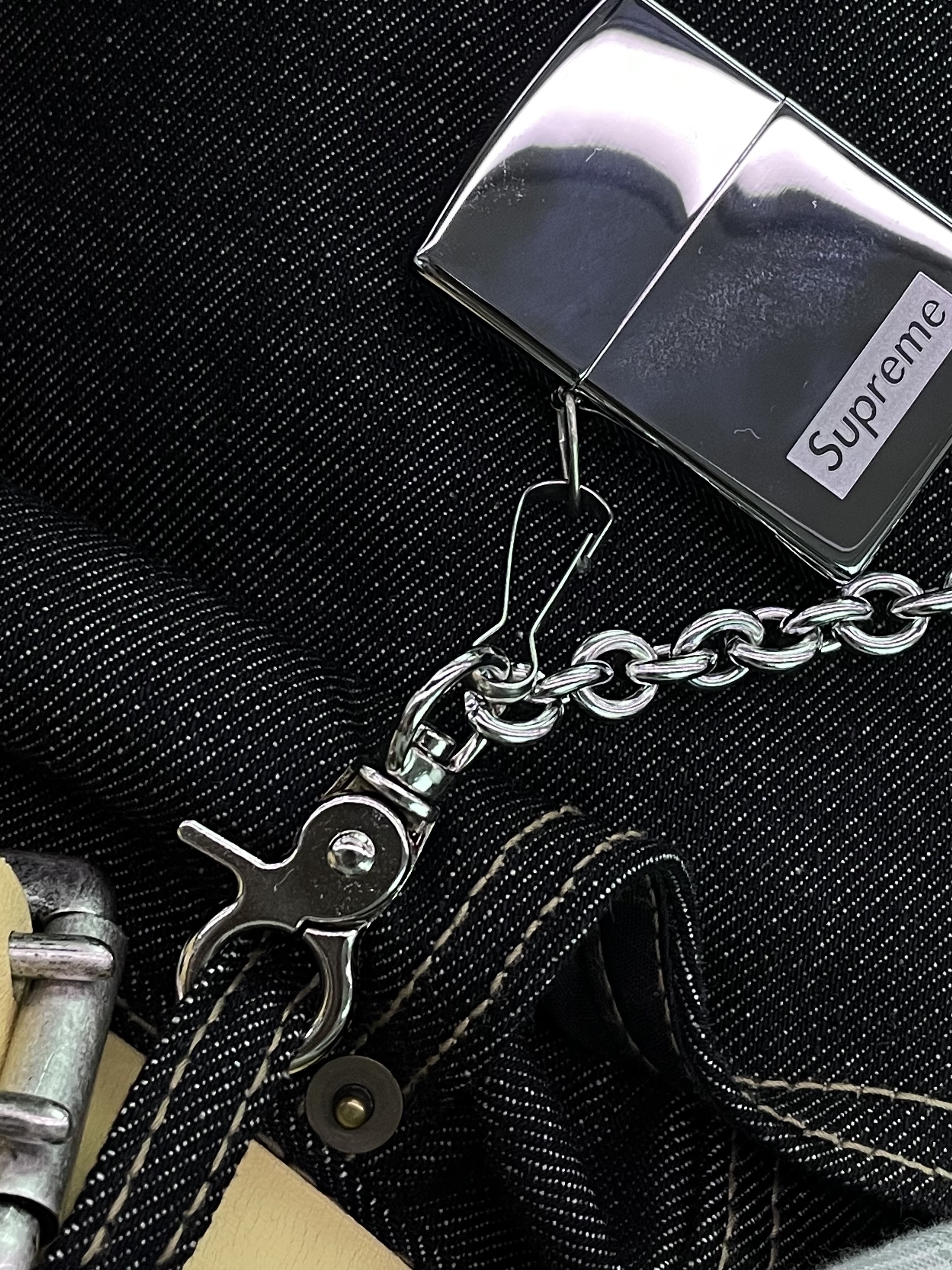 Supreme Chain Zippo Silver - 23SS 착용 스타일 - 1