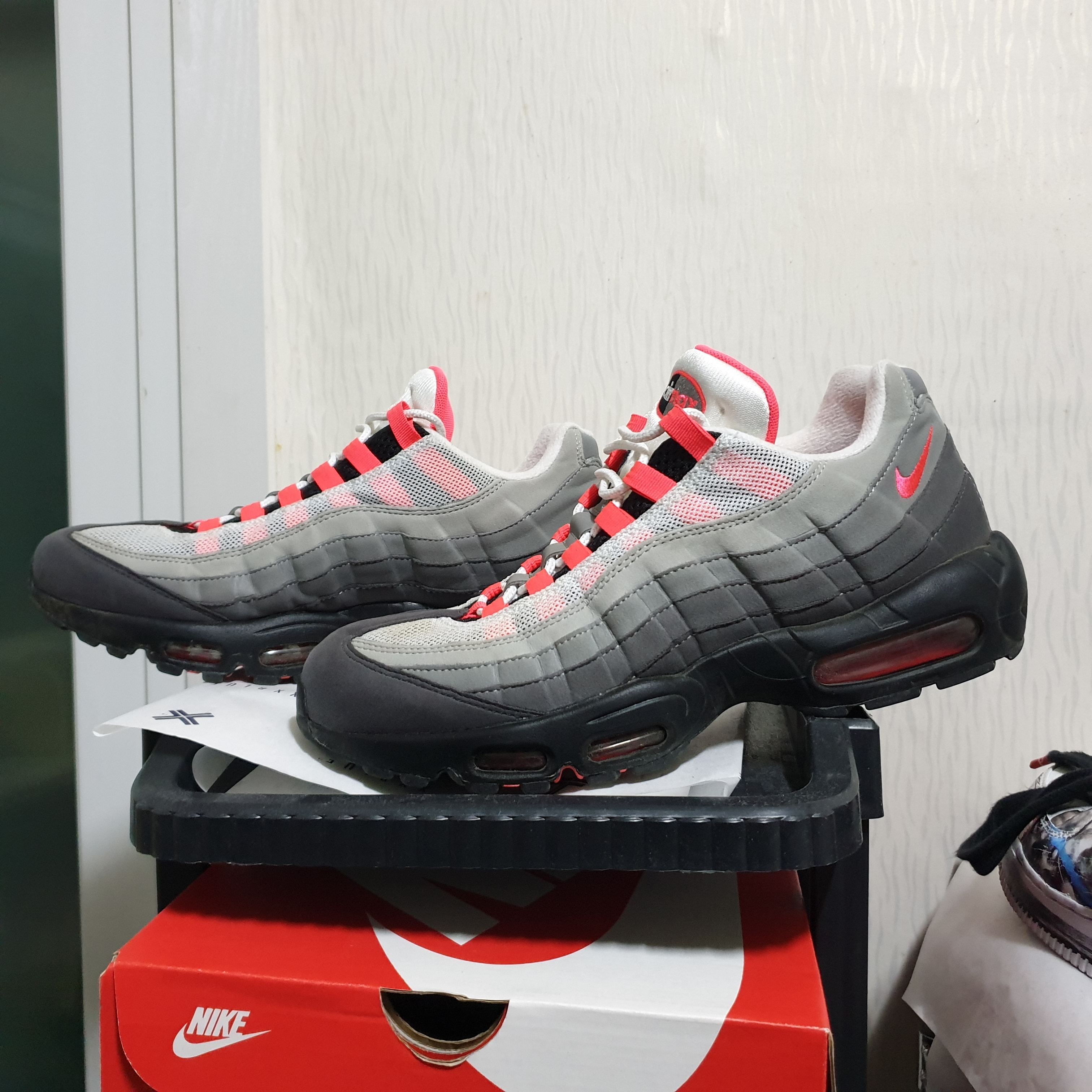 Nike Air Max 95 OG Solar Red 2018 착용 스타일