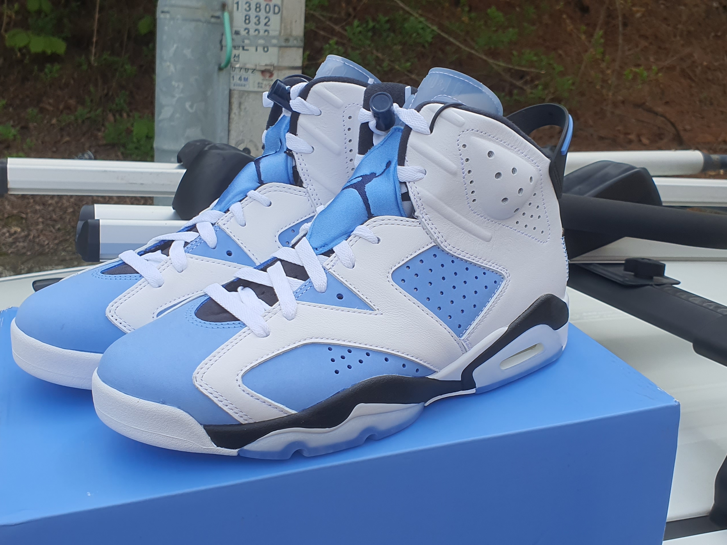 Jordan 6 Retro University Blue 착용 스타일 - 1