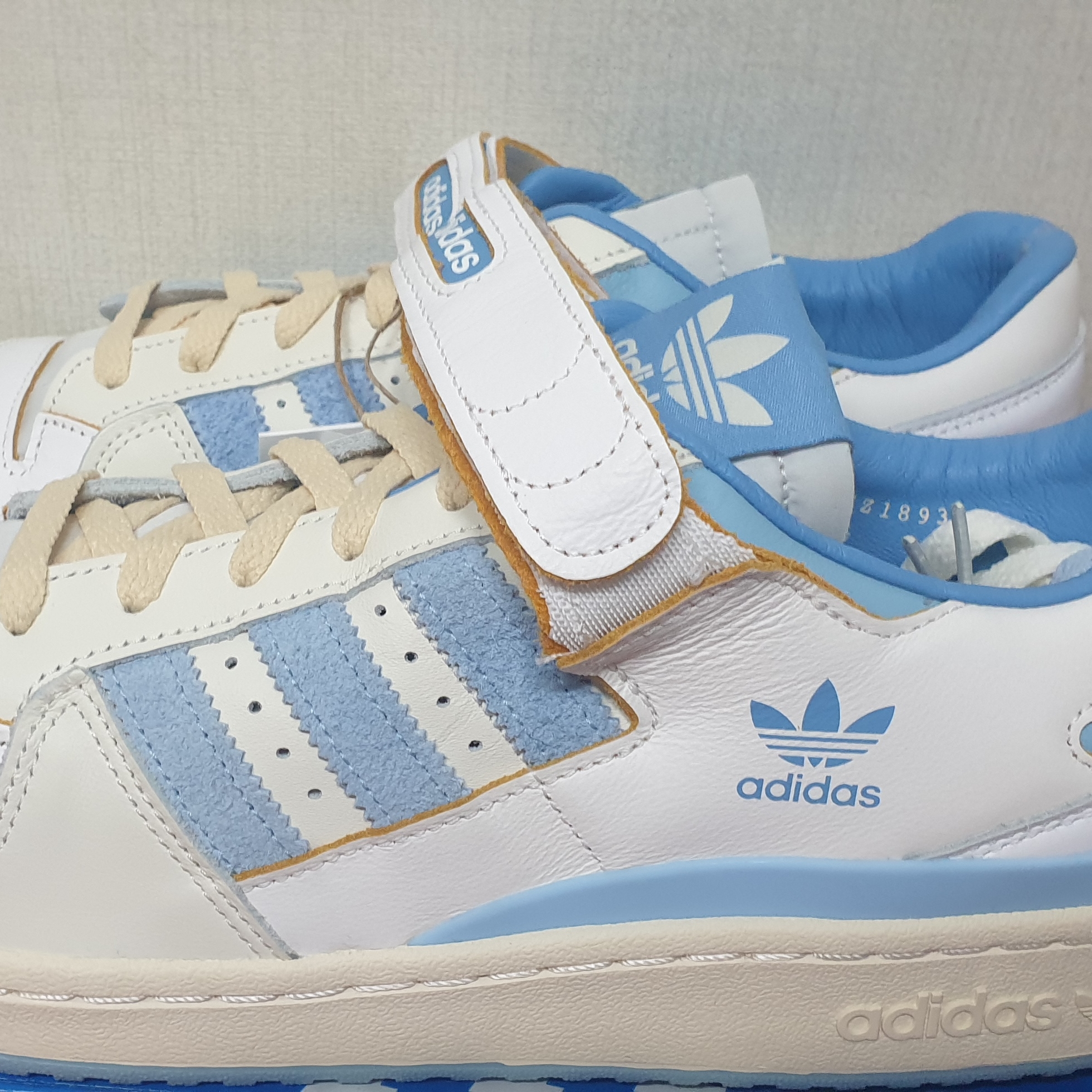 Adidas Forum 84 Low Clear Sky 착용 스타일