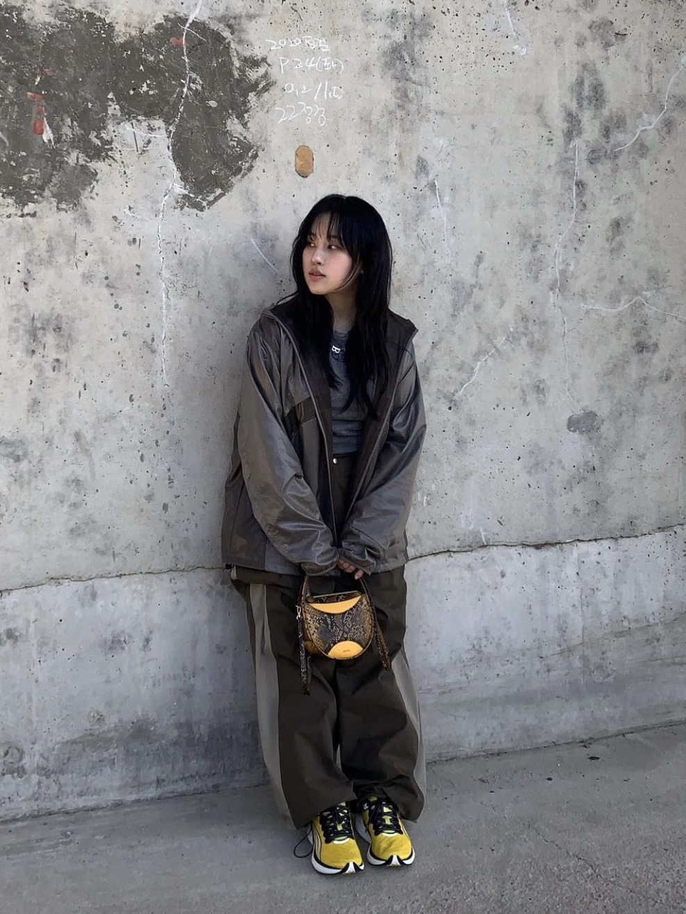 Puma x Balansa Deviate Nitro 2 Freesia Black, Diesel T-Just-G1 Overdyed T-Shirt with Logo Grey 착용 스타일 - 2