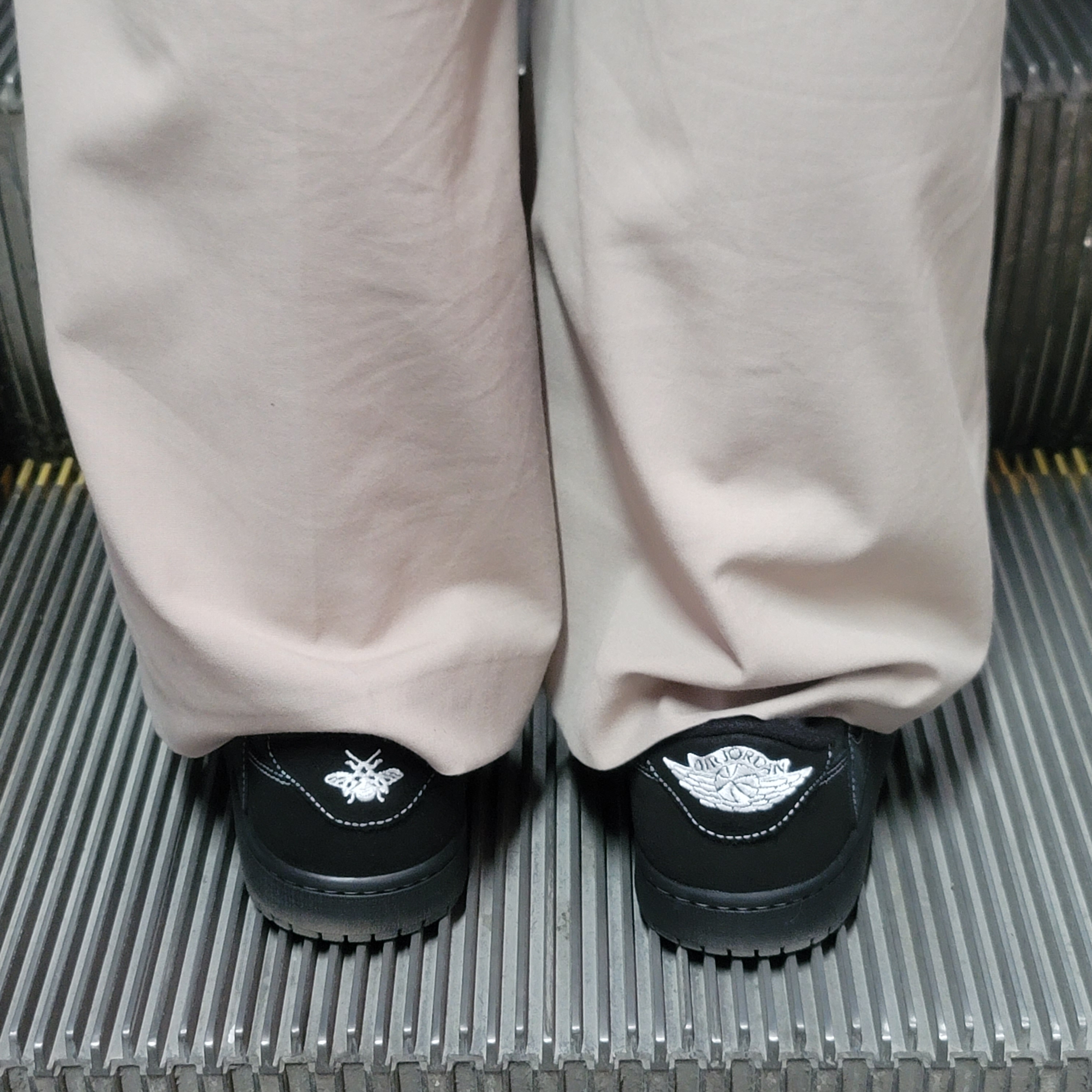 Jordan 1 x Travis Scott Retro Low OG SP Black Phantom 착용 스타일