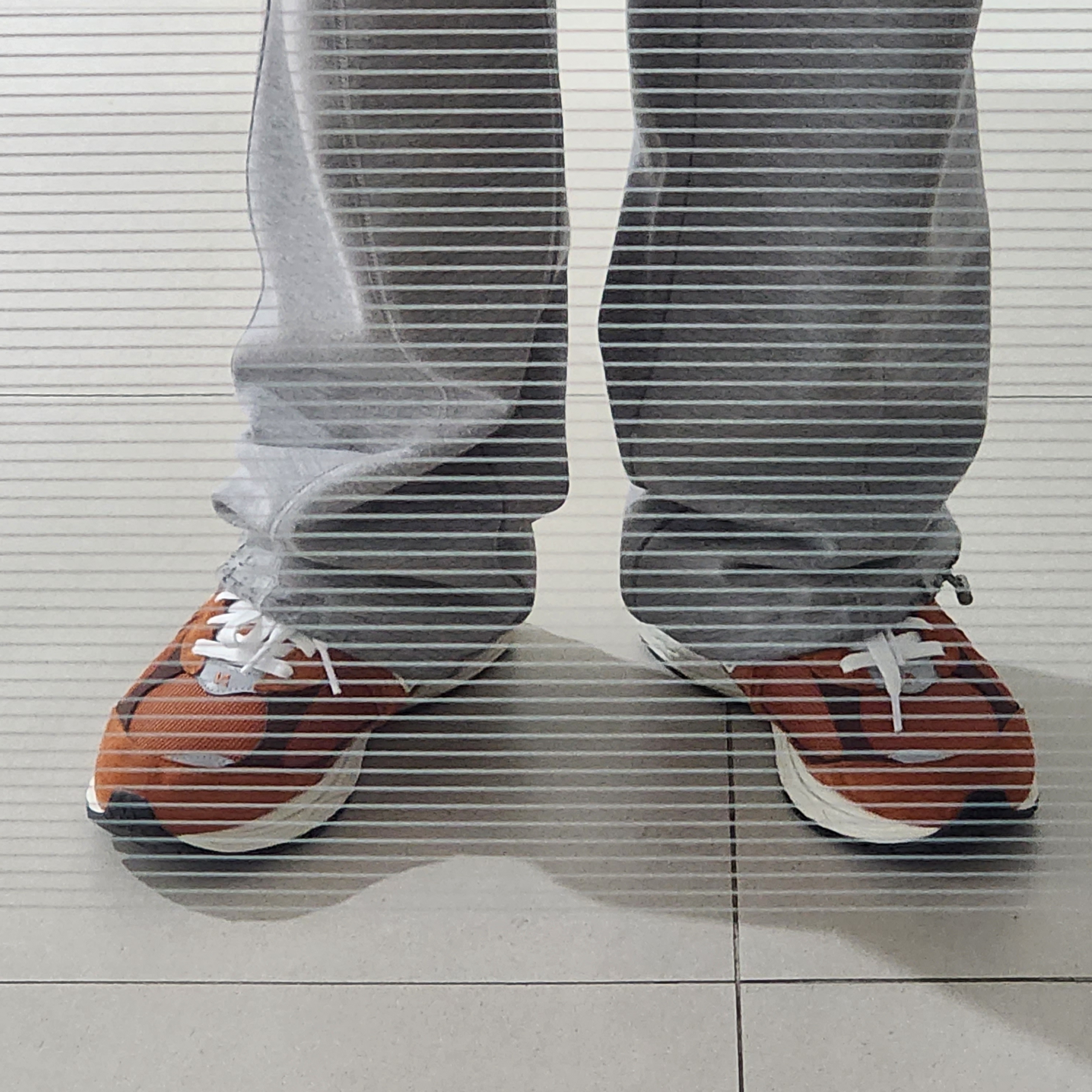 New Balance 2002R Rust Oxide 착용 스타일 - 2
