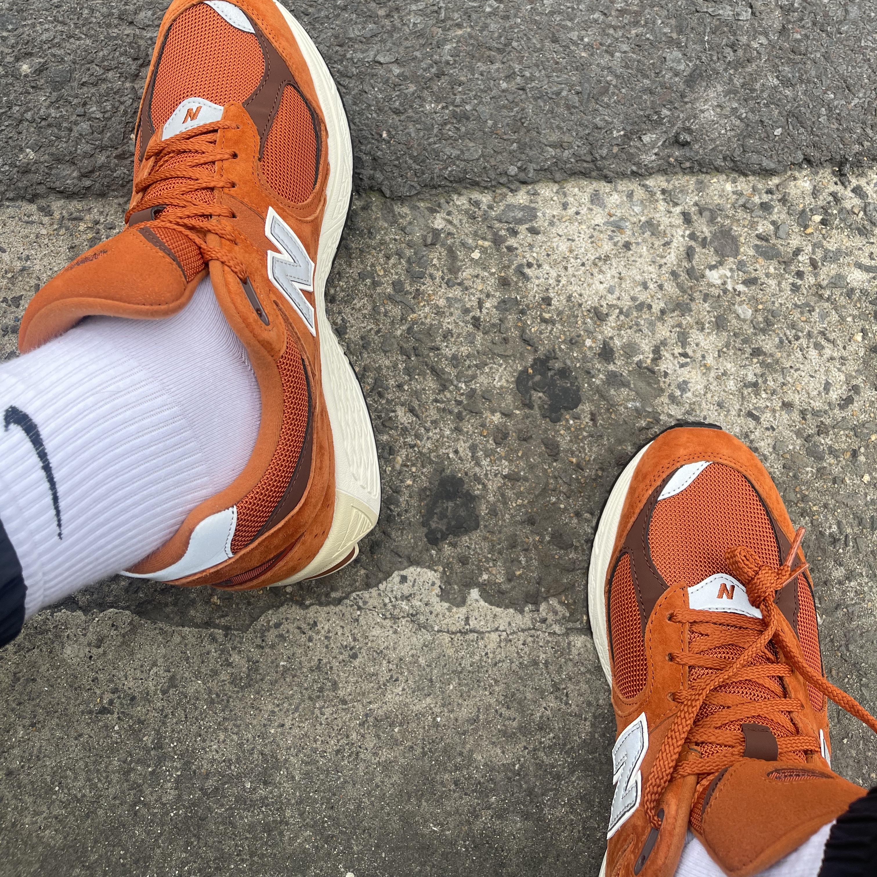 New Balance 2002R Rust Oxide 착용 스타일