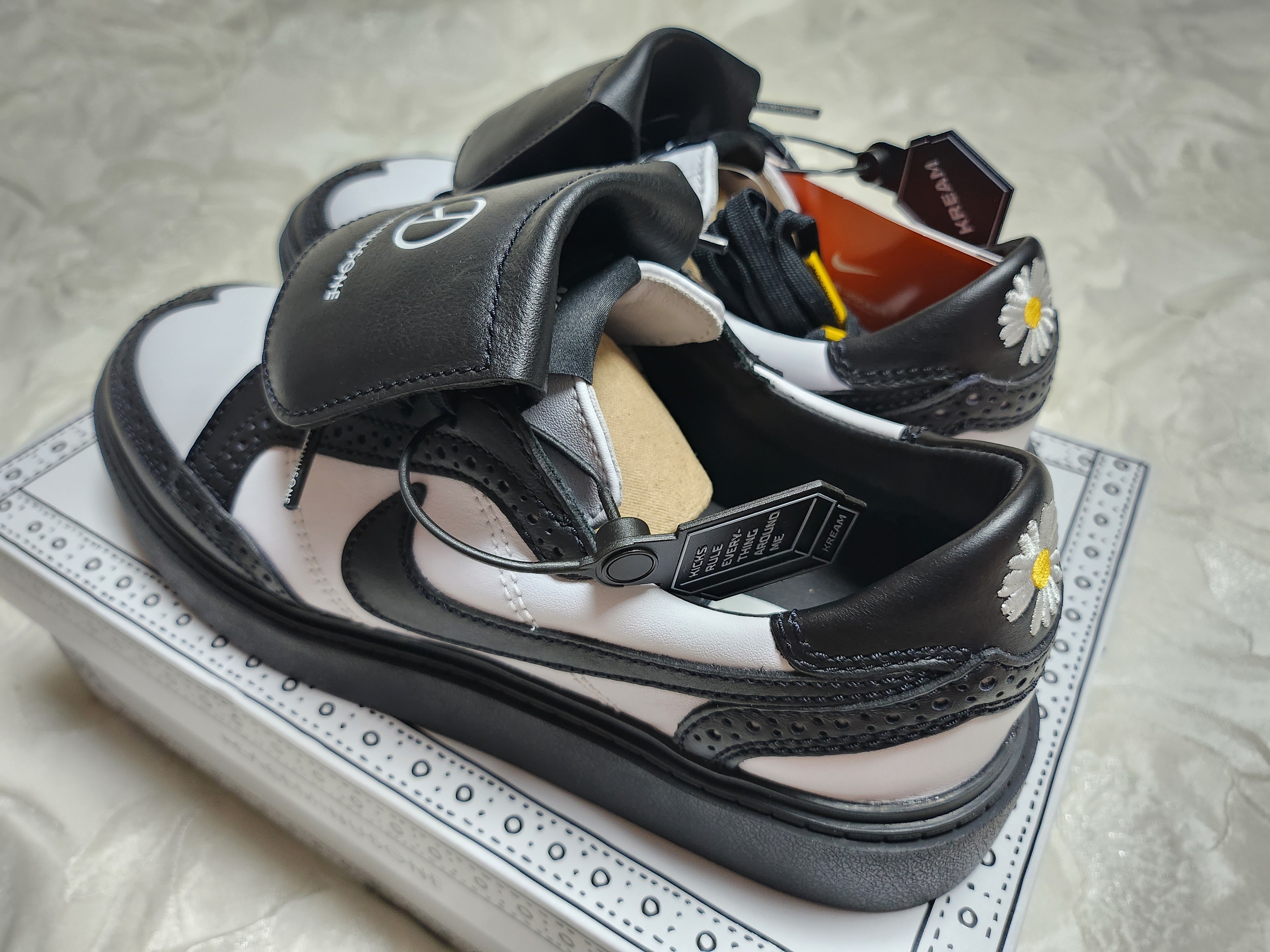 Nike x Peaceminusone Kwondo1 Black and White 착용 스타일 - 3