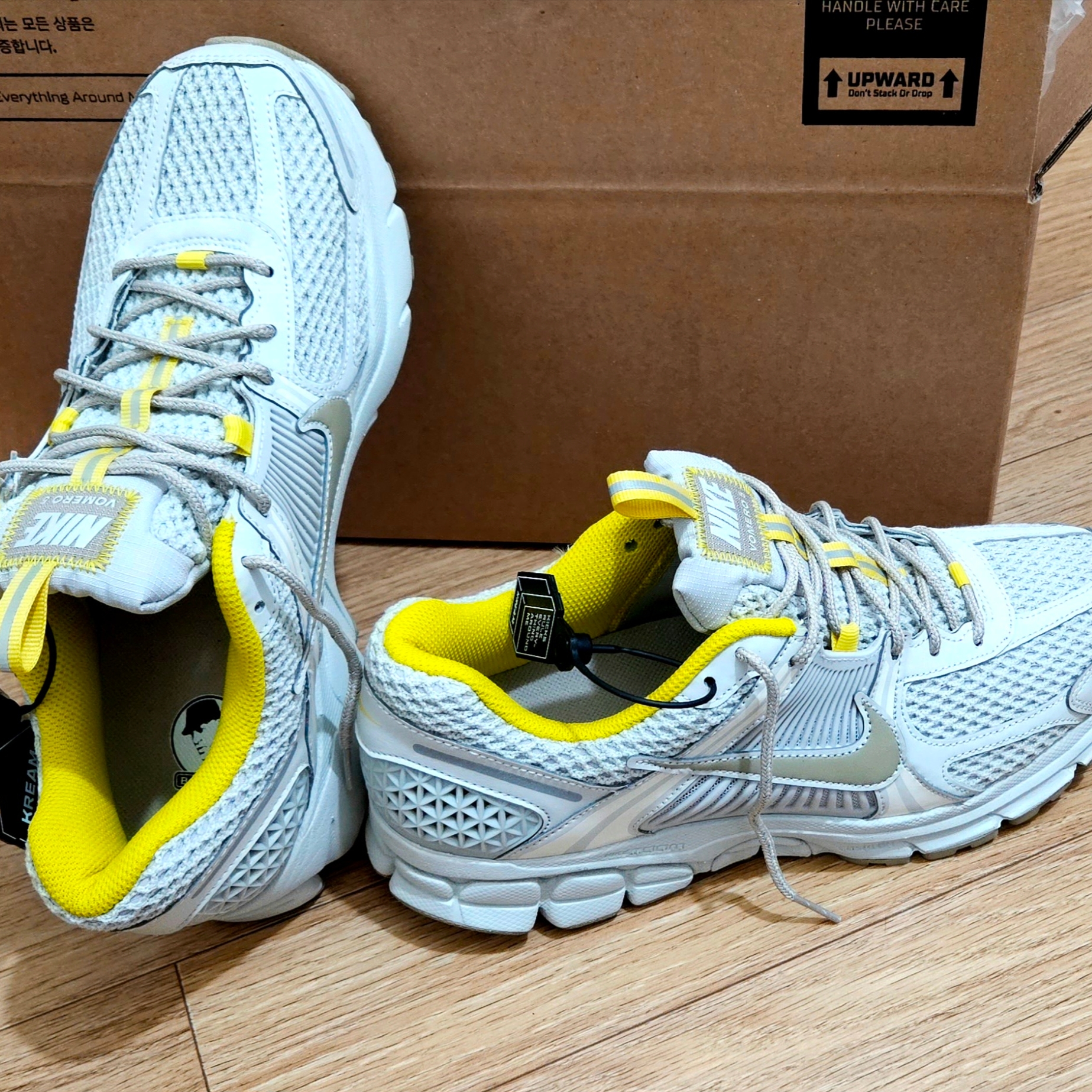 (W) Nike Zoom Vomero 5 Light Bone 착용 스타일 - 4