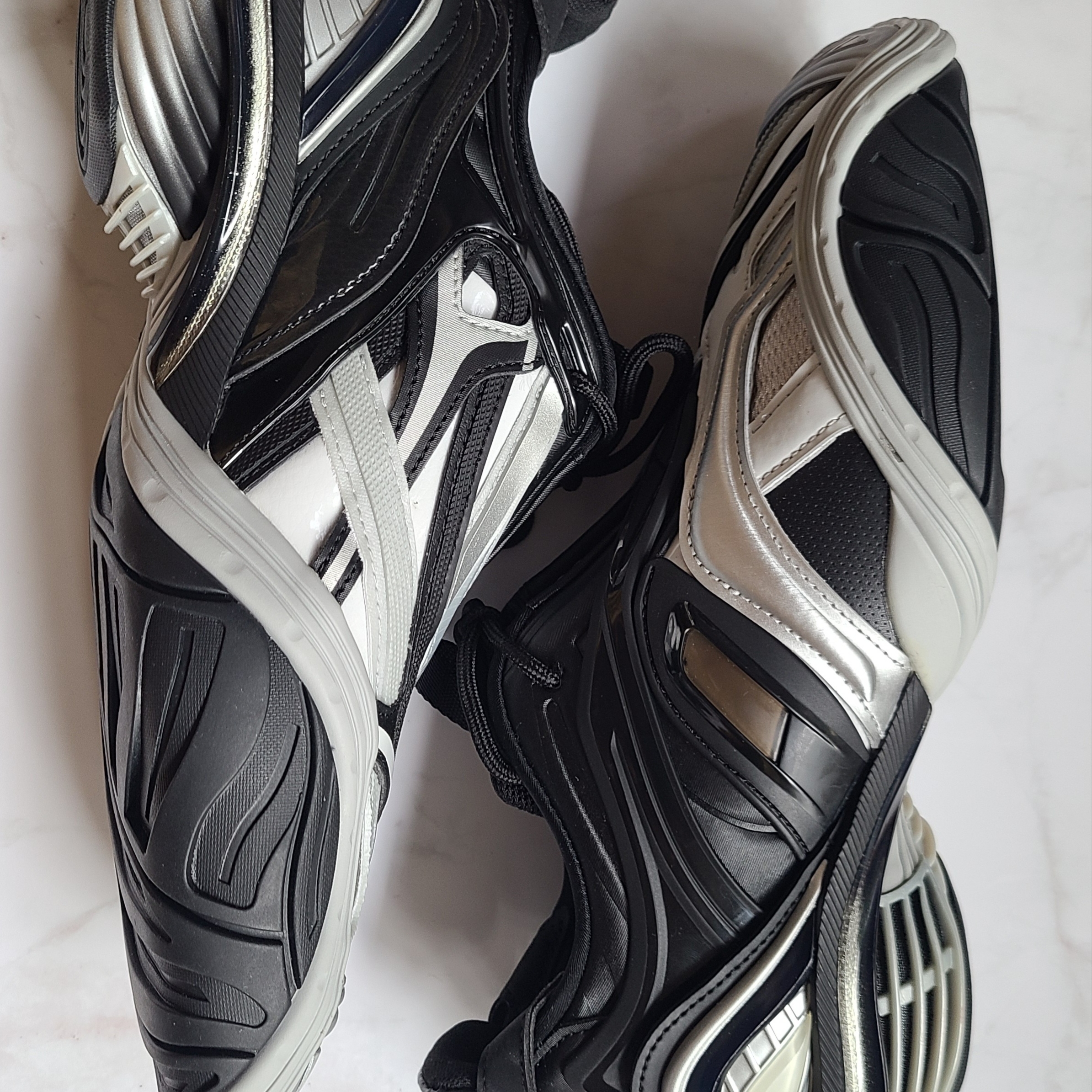 Balenciaga Tyrex Sneakers Black Grey 착용 스타일