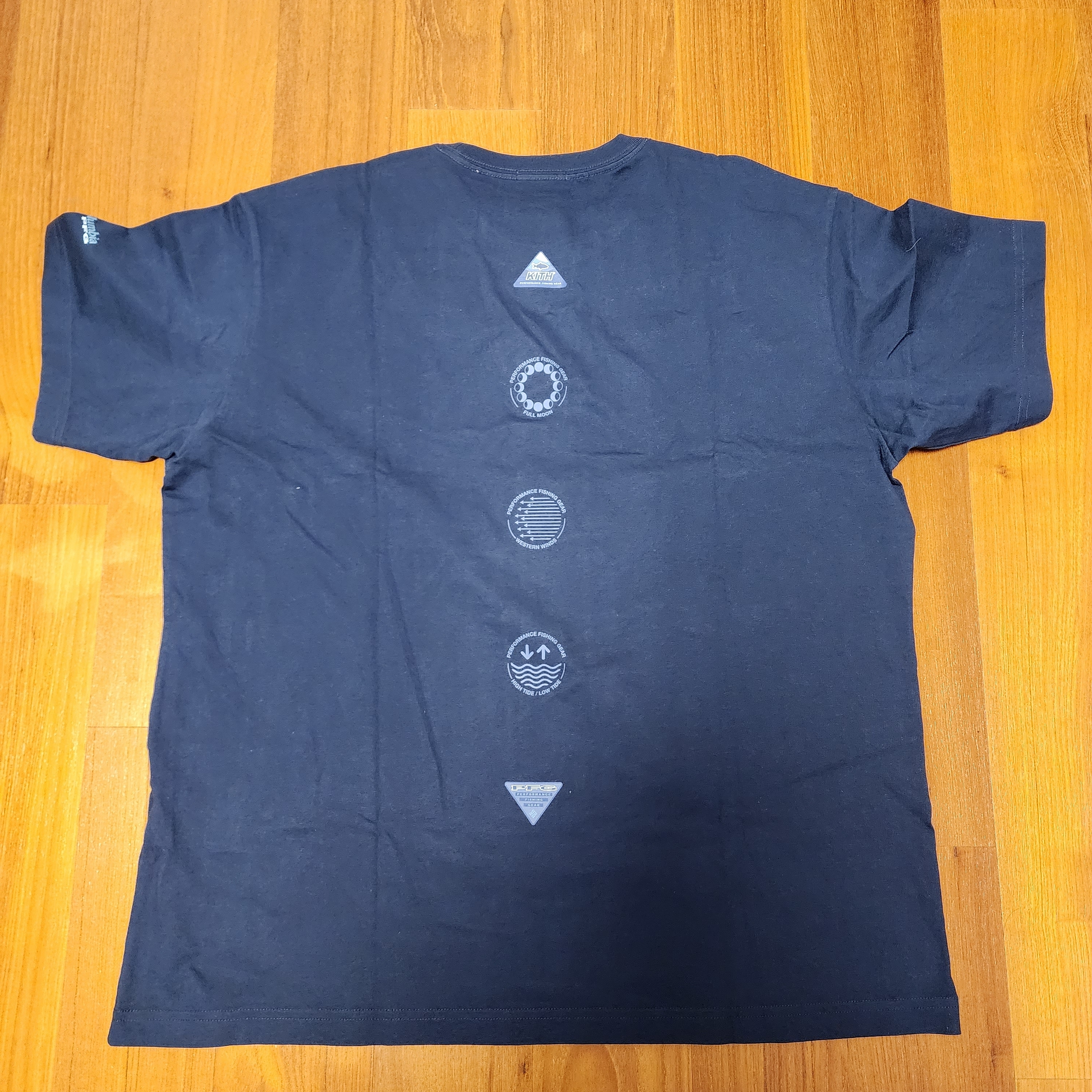 Kith x Columbia PFG Elemental T-Shirt Nocturnal 착용 스타일 - 2