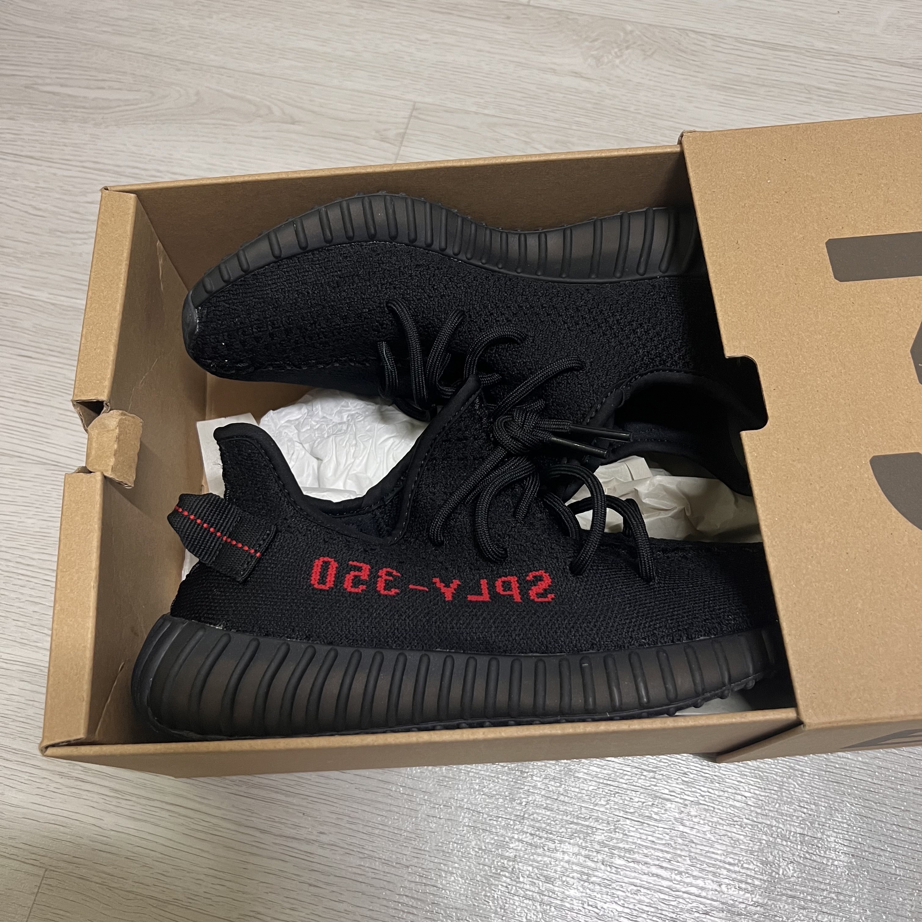 Adidas Yeezy Boost 350 V2 Black Red 2020, Adidas Yeezy Boost 350 V2 Zebra 2017/2019/2020 착용 스타일 - 1