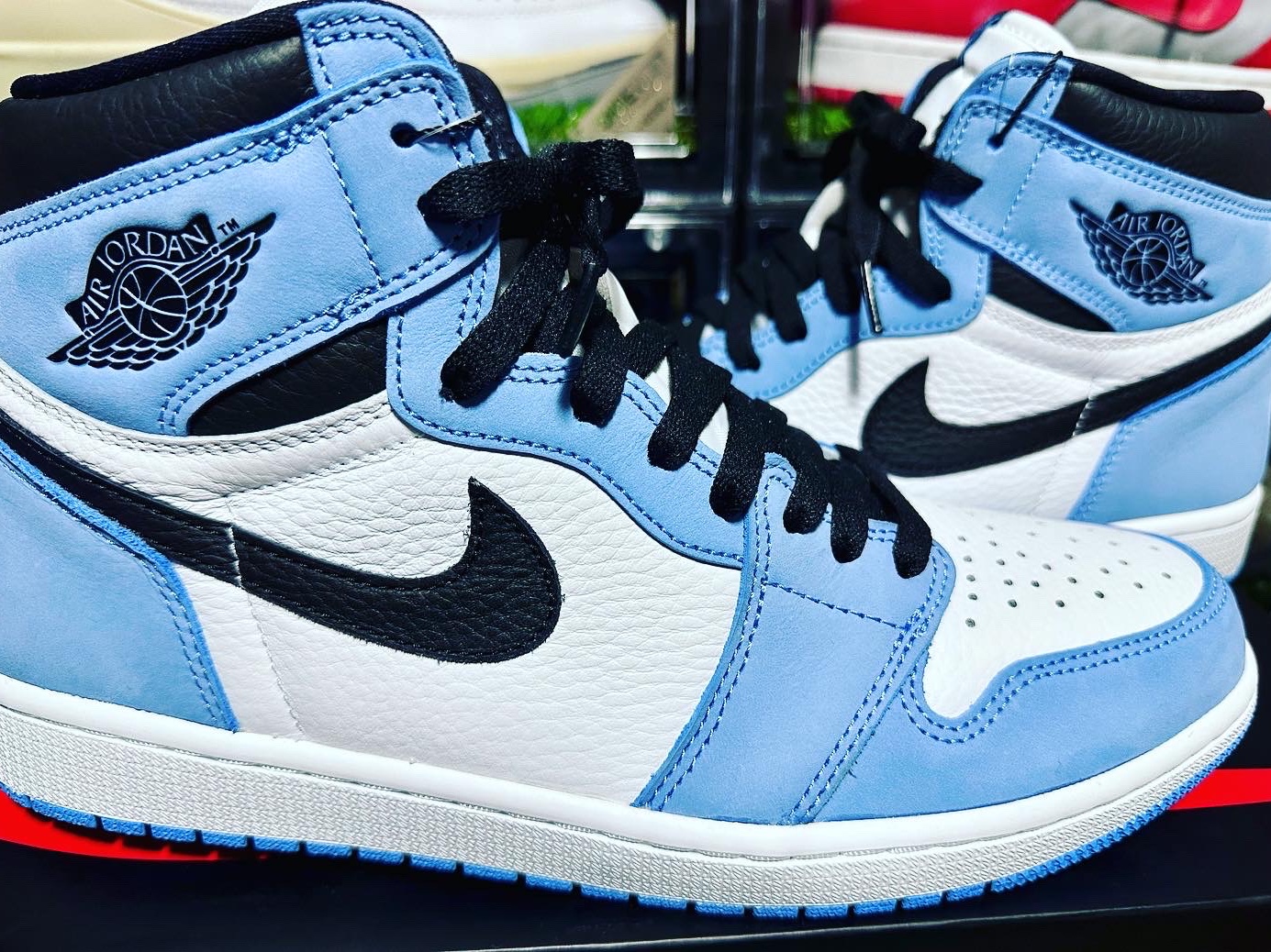 Jordan 1 Retro High OG University Blue, Nike x Peaceminusone Air Force 1 Low Para-Noise 2.0 착용 스타일 - 4