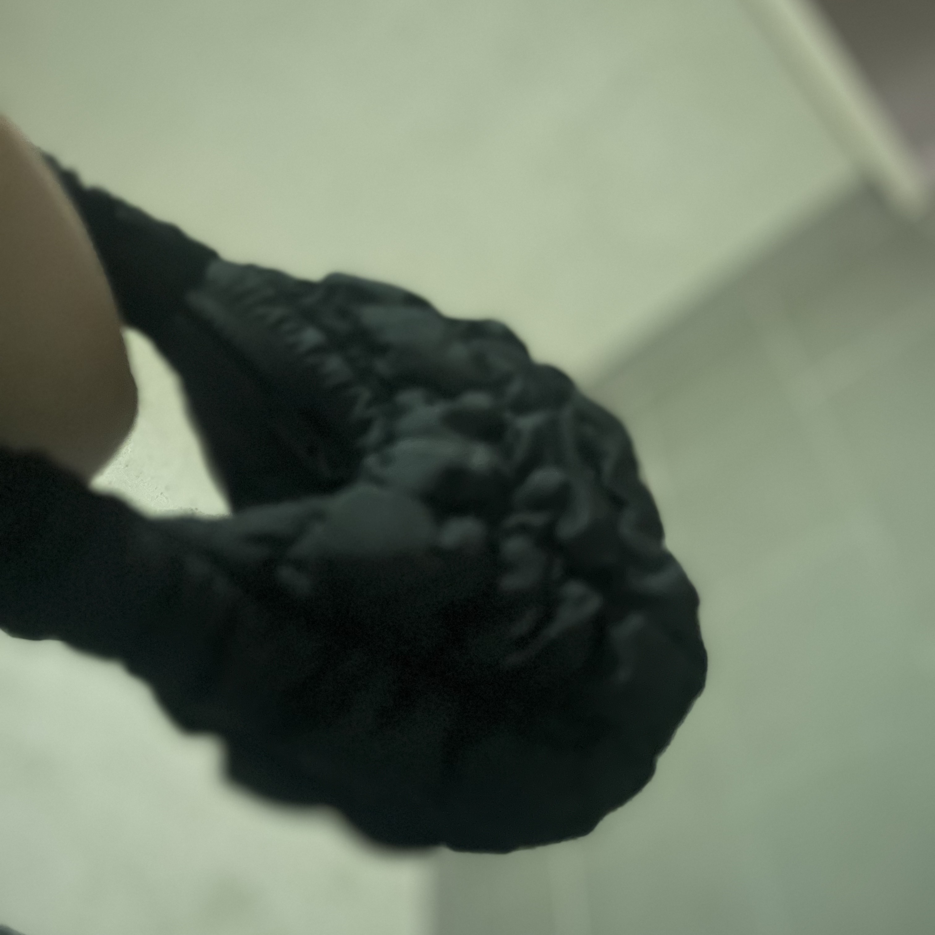 COS Quilted Micro Bag Black 착용 스타일