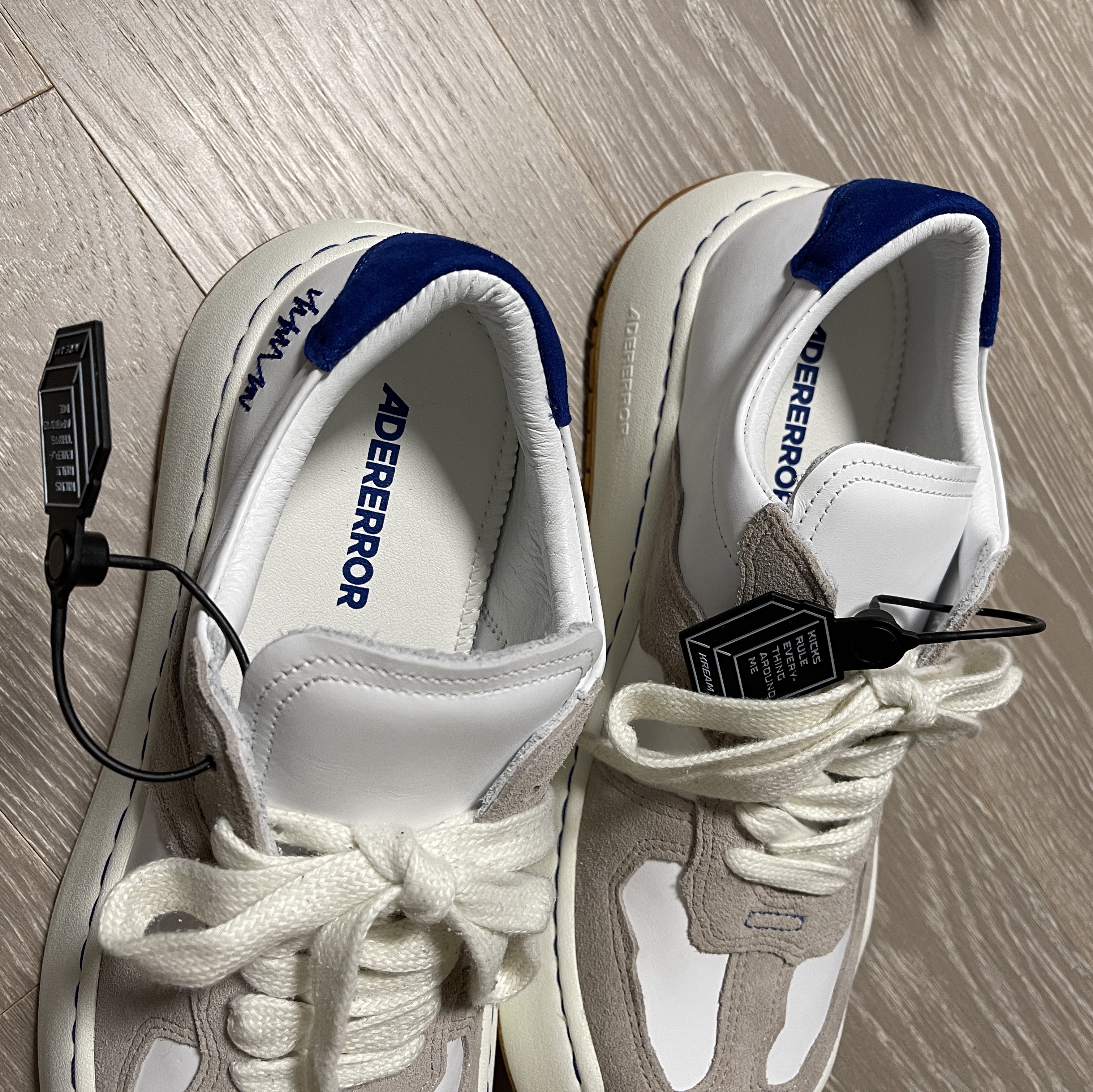 Ader Error Log; Baus Off White 착용 스타일 - 2