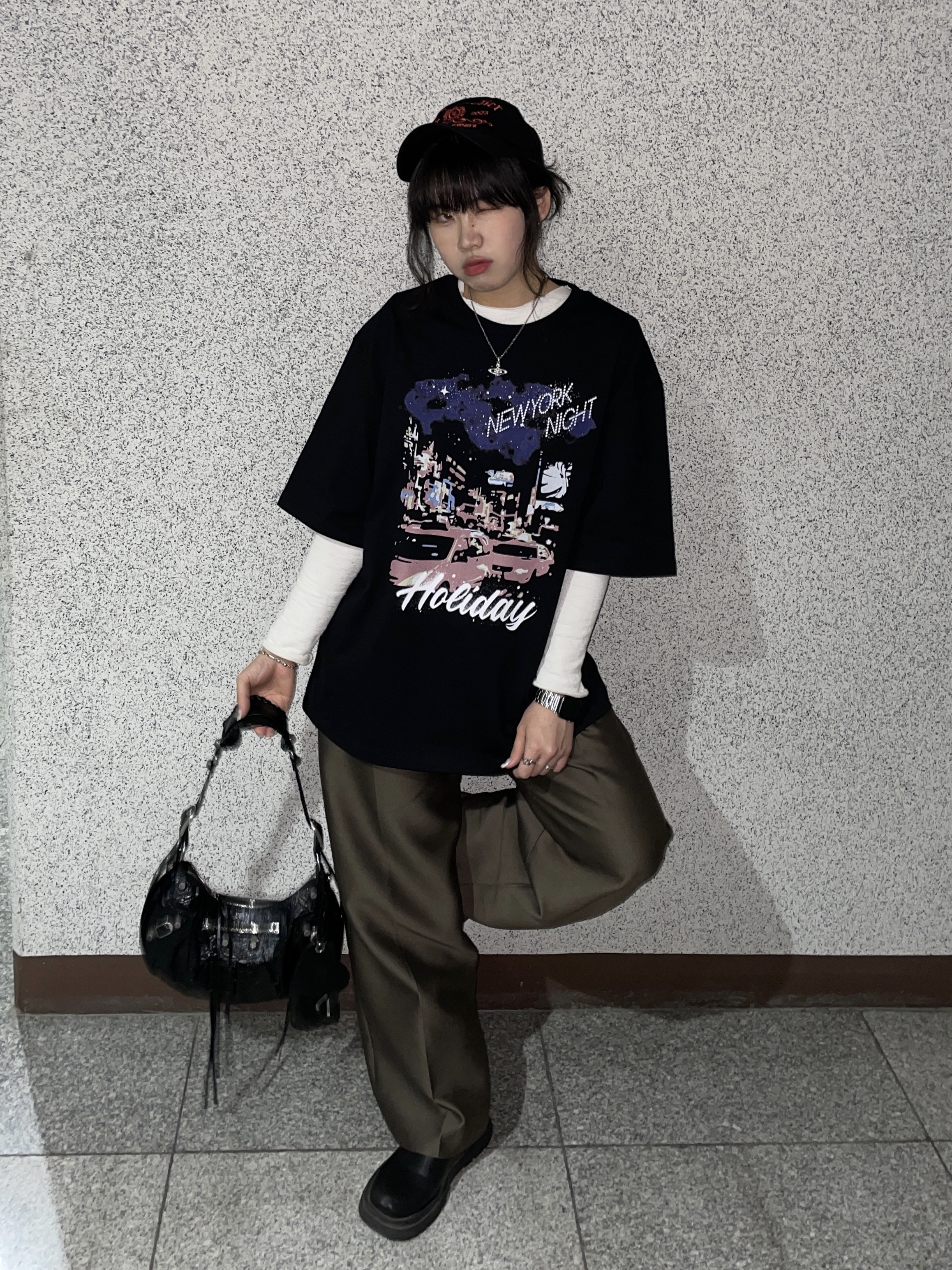 Balenciaga Arena Lambskin Le Cagole XS Shoulder Bag Black 착용 스타일 - 3