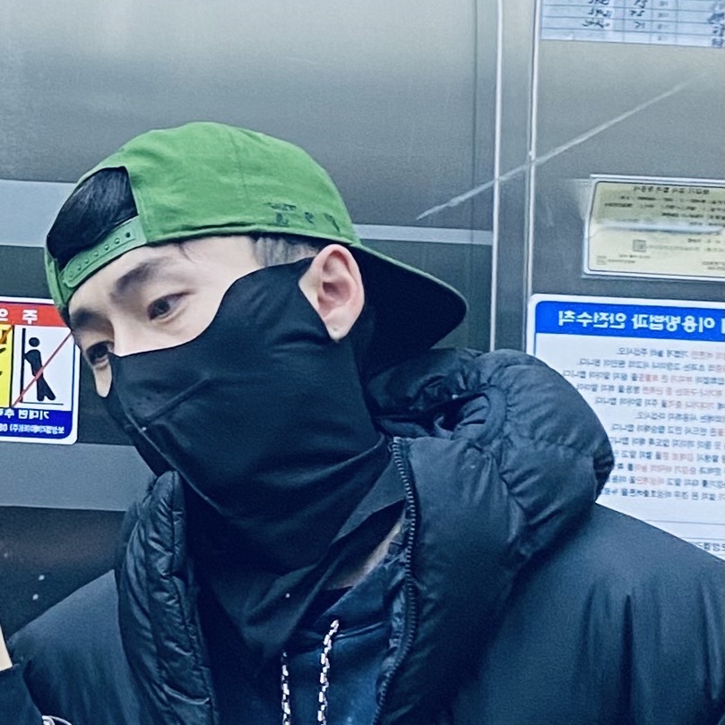 Jordan x Off-White Pro Jumpman Air Cap Forest Green, Nike ACG Therma-Fit ADV Lunar Lake Puffer Jacket Black - Asia 착용 스타일 - 1