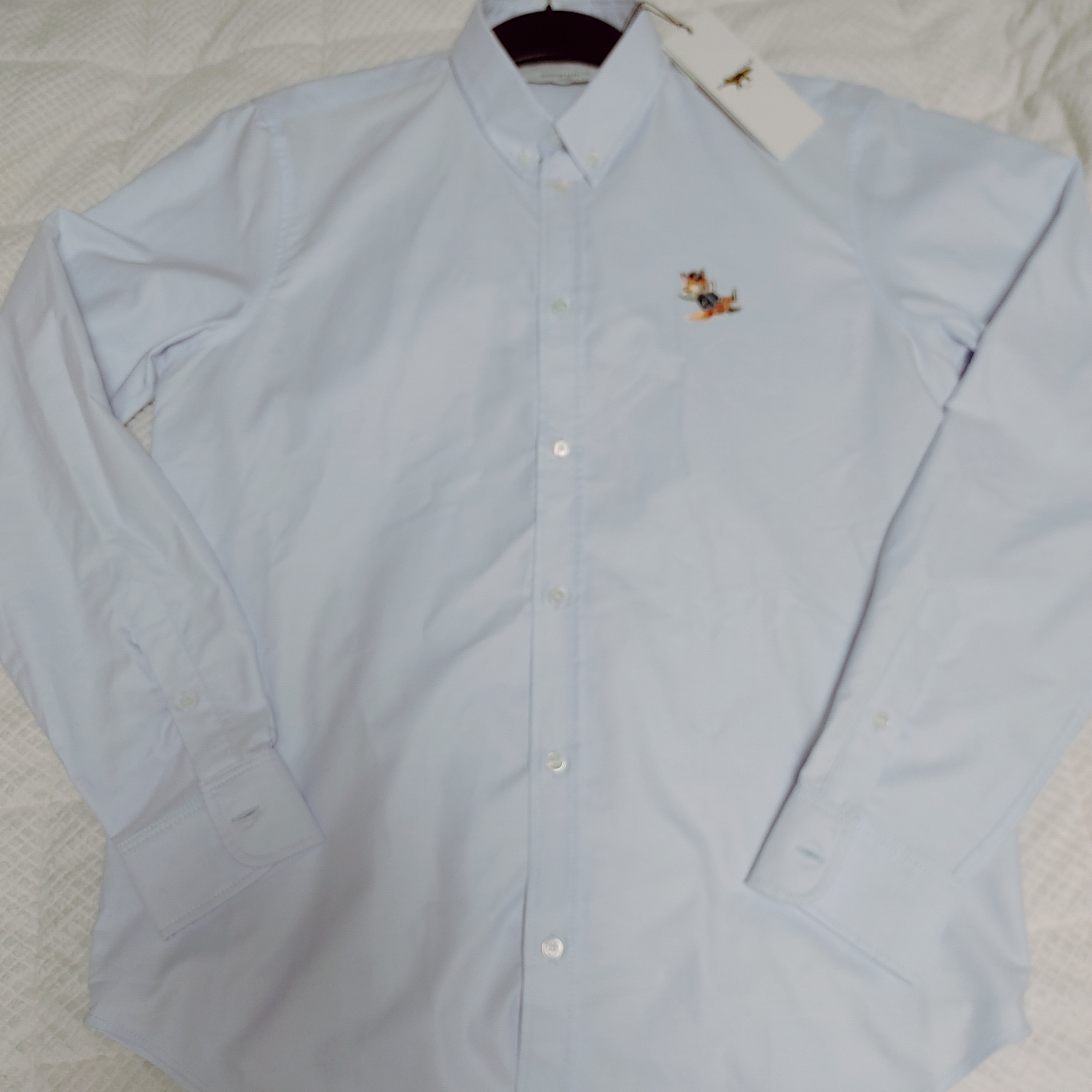Maison Kitsune Dressed Fox Patch Relaxed Shirt Light Blue 착용 스타일 - 1
