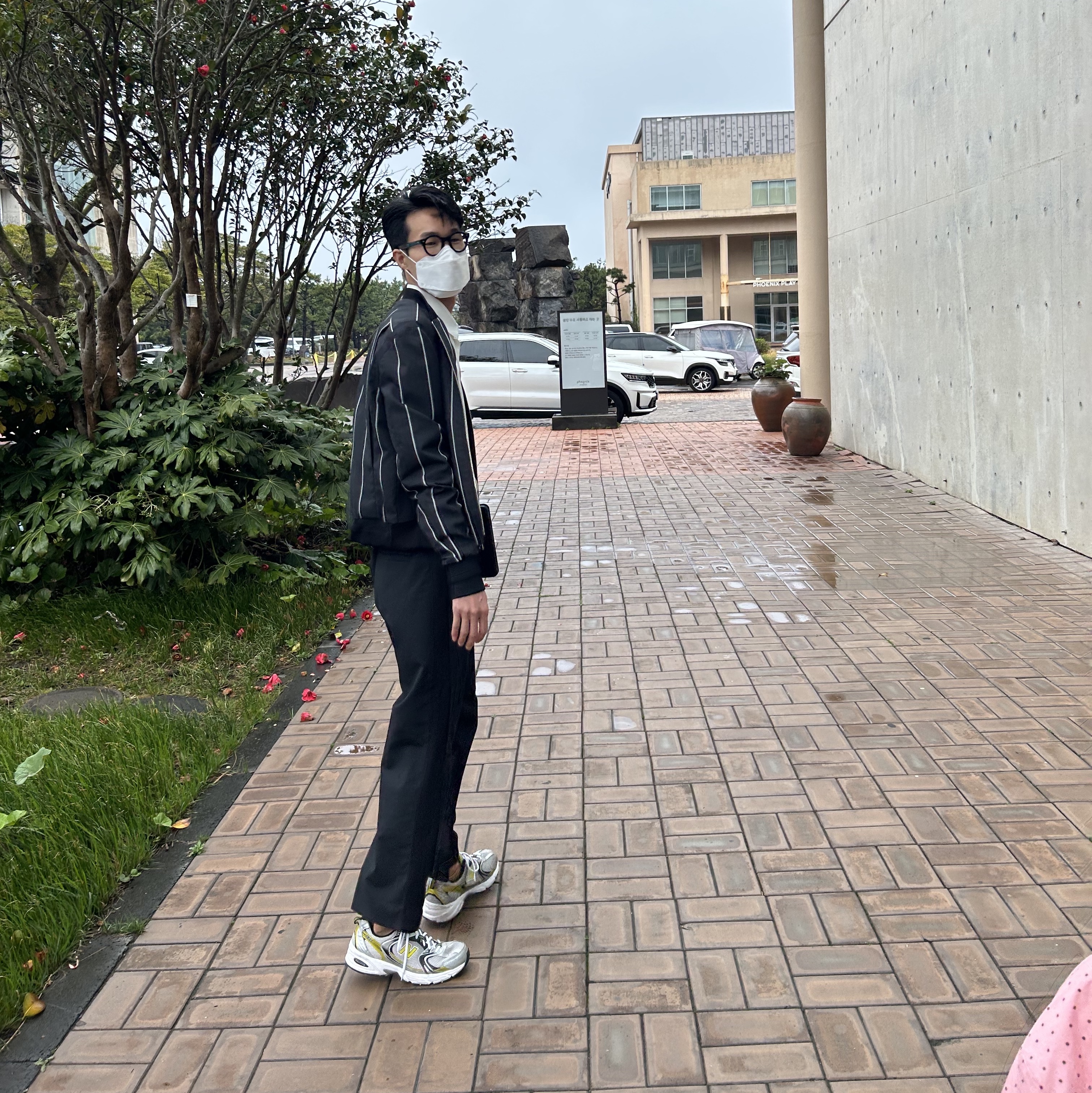 뉴발란스 530 프리미엄 빈티지 그레이 매터 착용 스타일 - 1