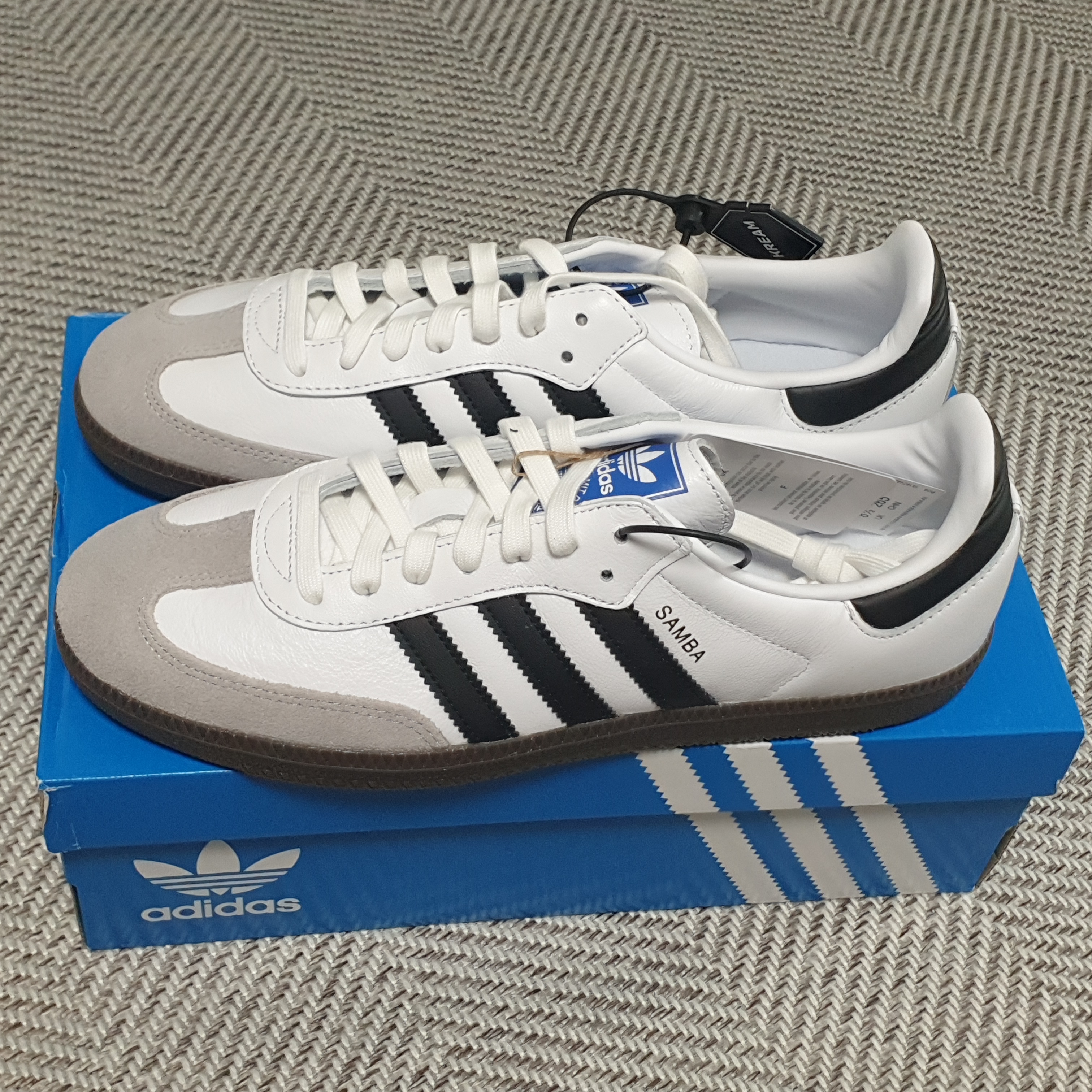 Adidas Samba OG Cloud White 착용 스타일