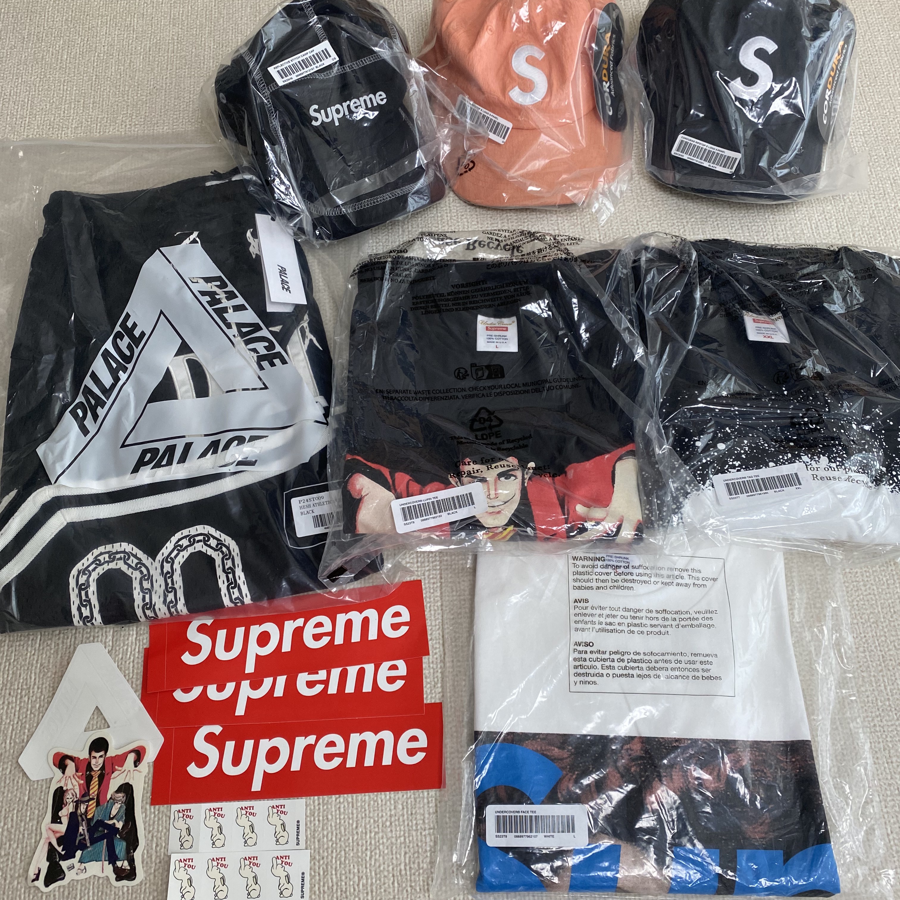 Palace Hesh Athletic Shorts Black - 23SS, Supreme x Undercover Face T-Shirt White - 23SS 착용 스타일